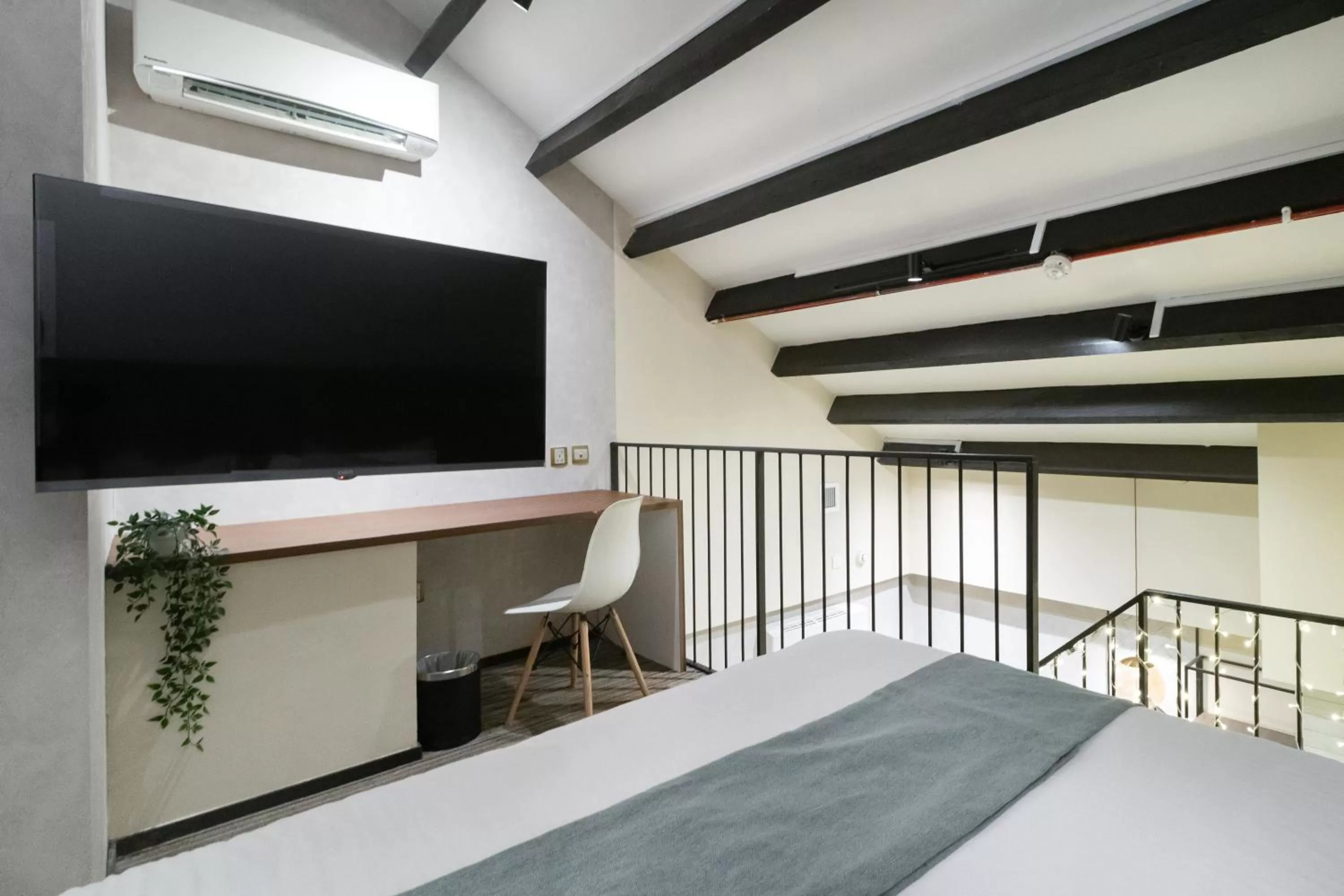 Bedroom in Harbour Ville Hotel - Hamilton