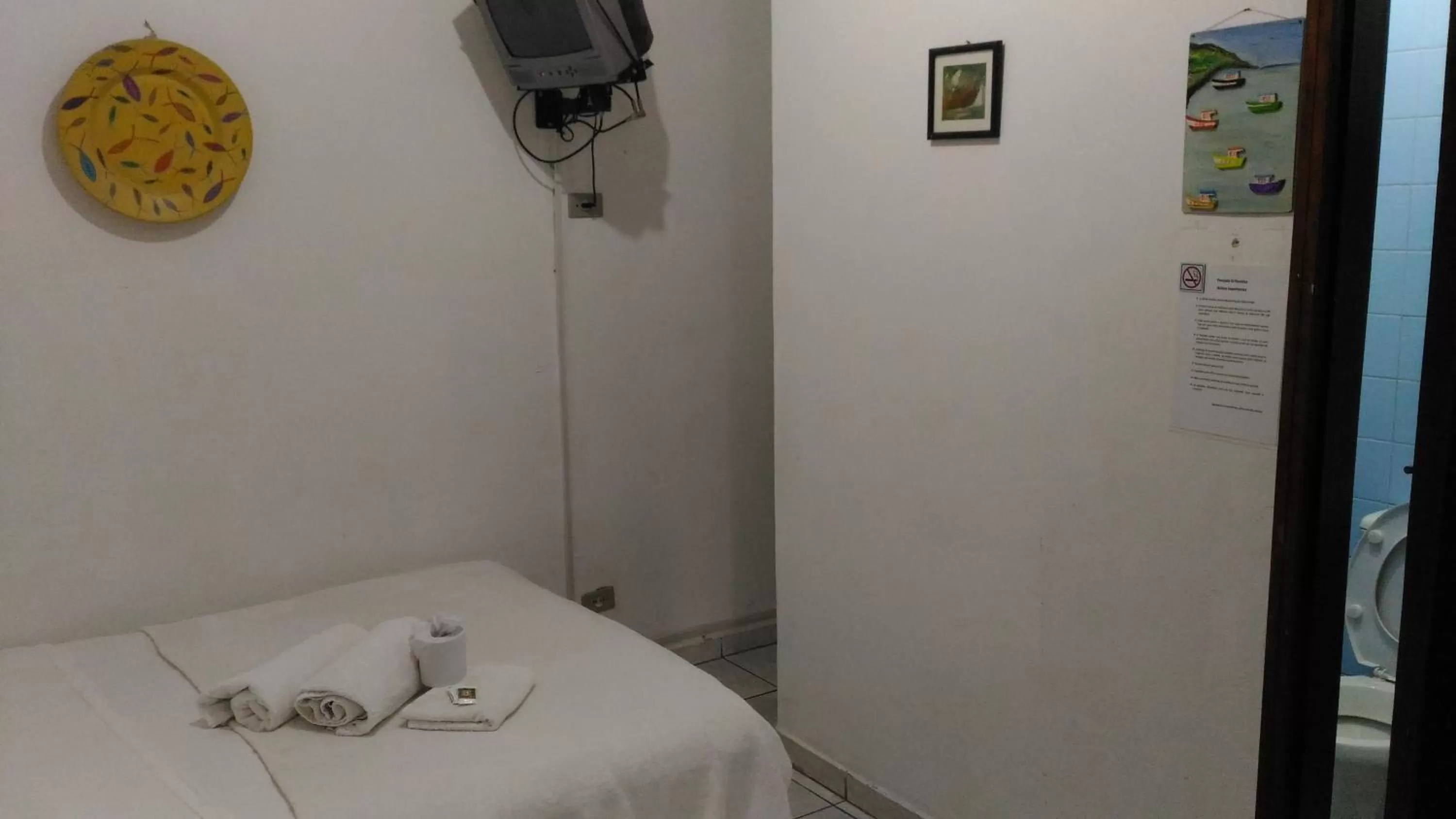 Photo of the whole room, Bathroom in Suítes o Flautista
