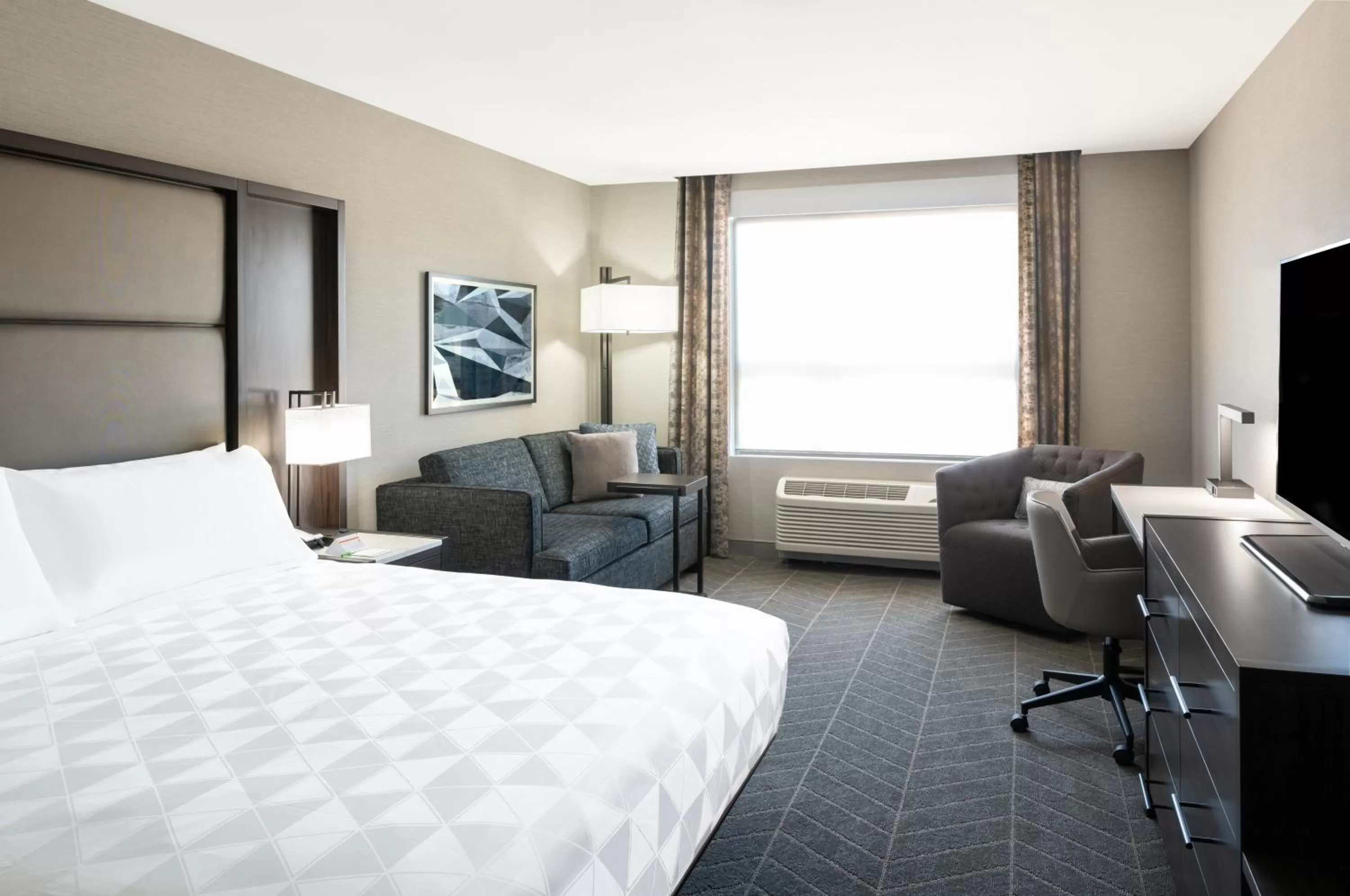 Photo of the whole room, Bed in Holiday Inn Boston Logan Airport - Chelsea by IHG