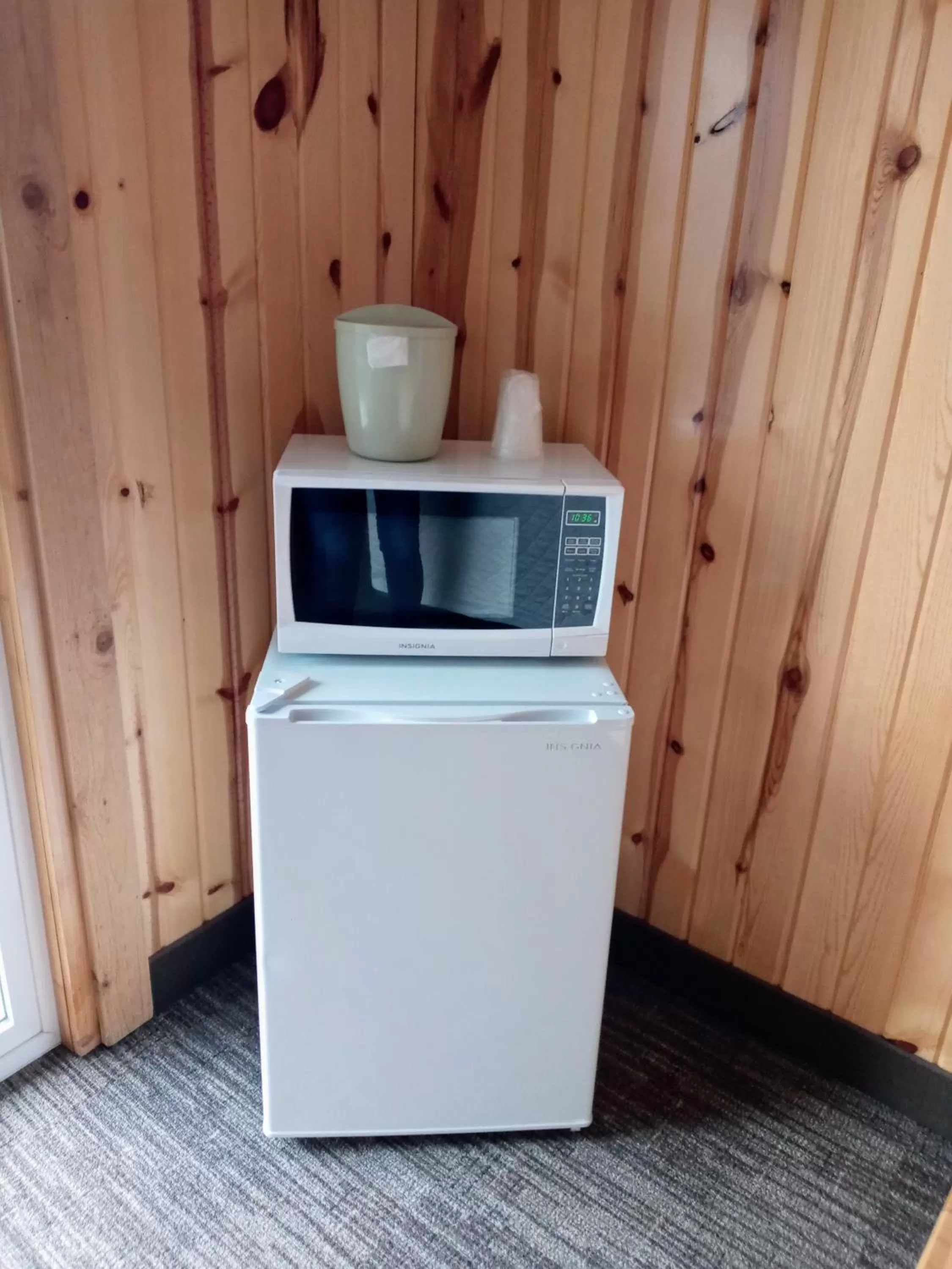 minibar in Cliff Dweller on Lake Superior