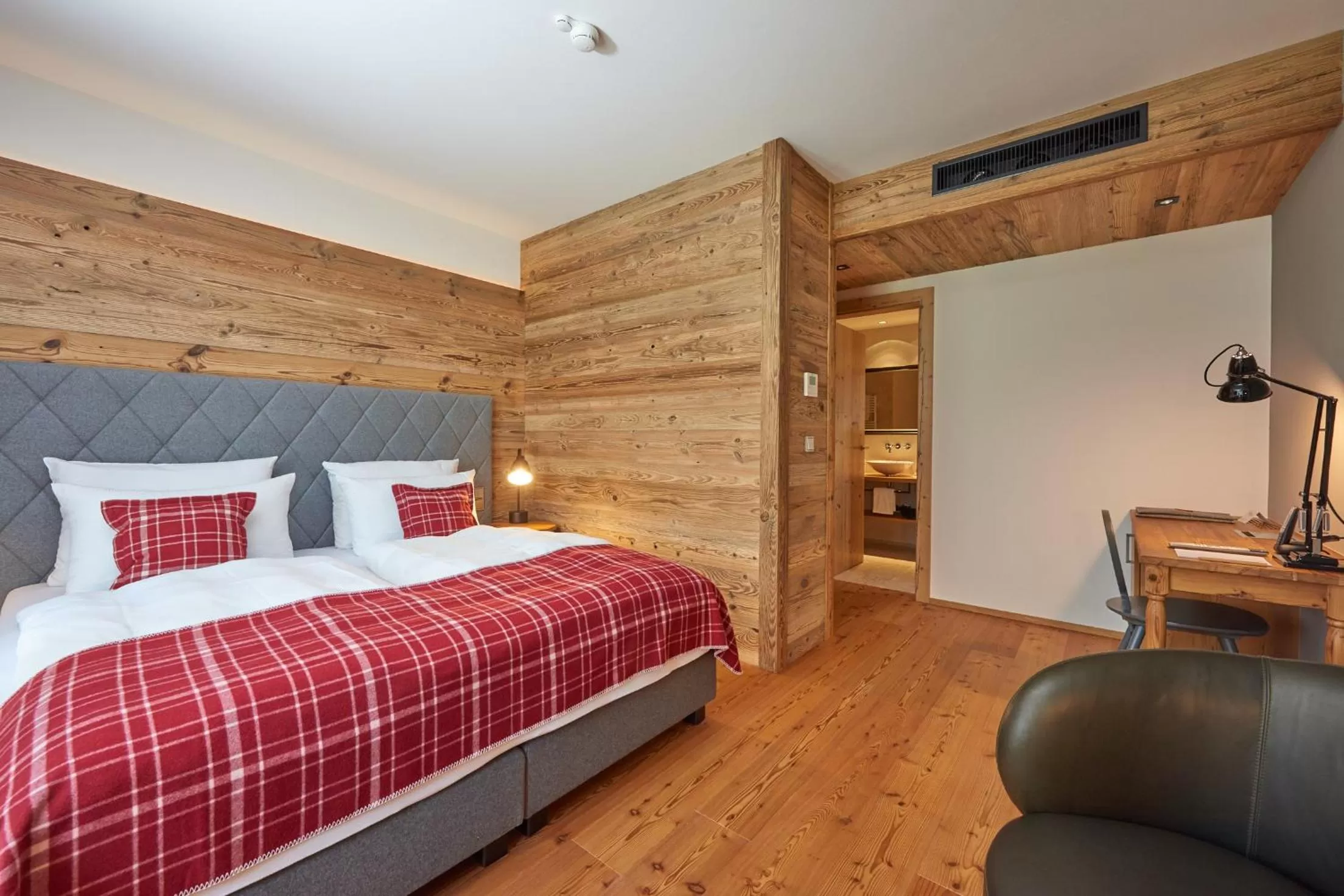 Bed in Das Achental Resort