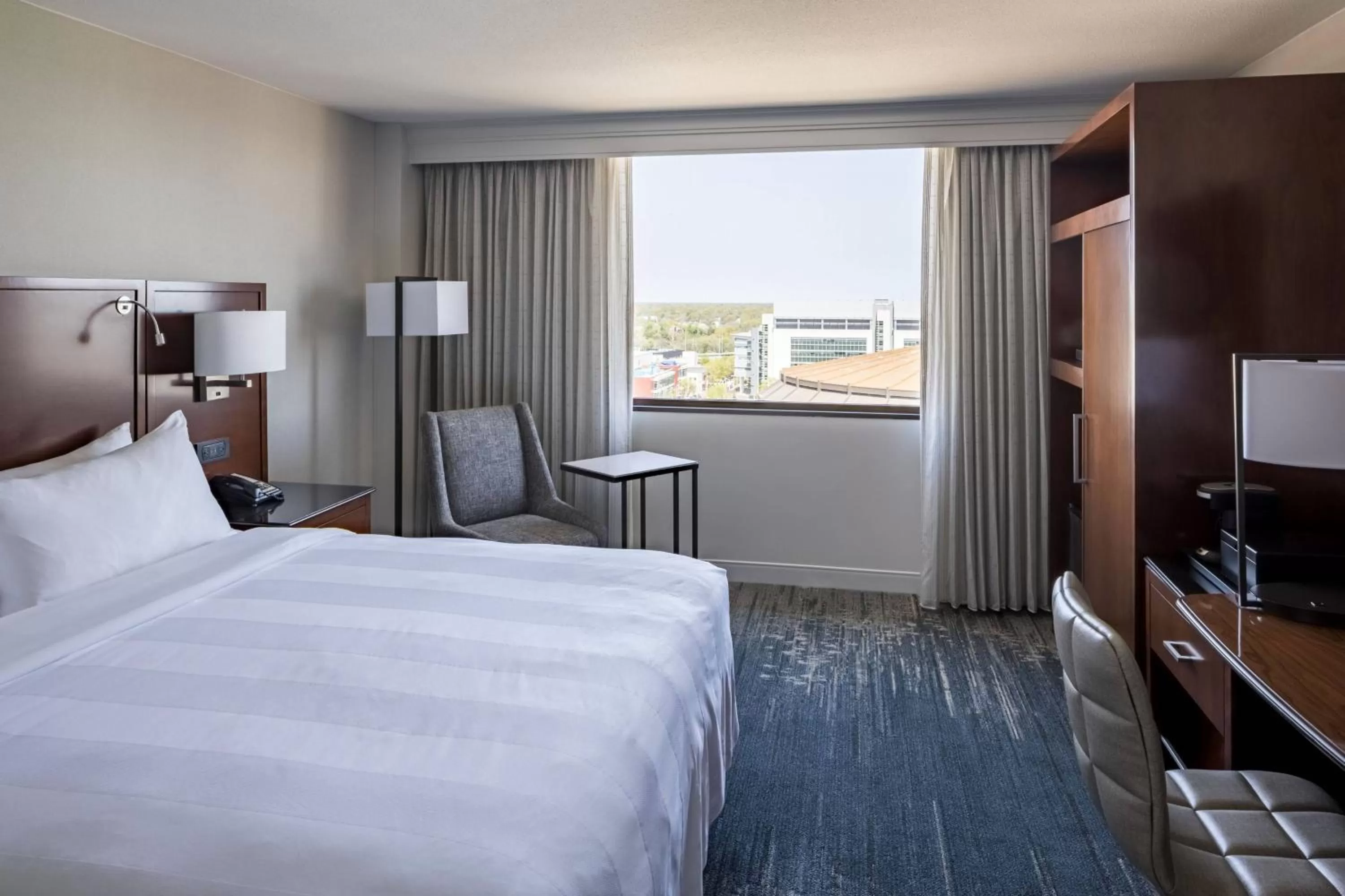 Photo of the whole room, Bed in Richmond Marriott