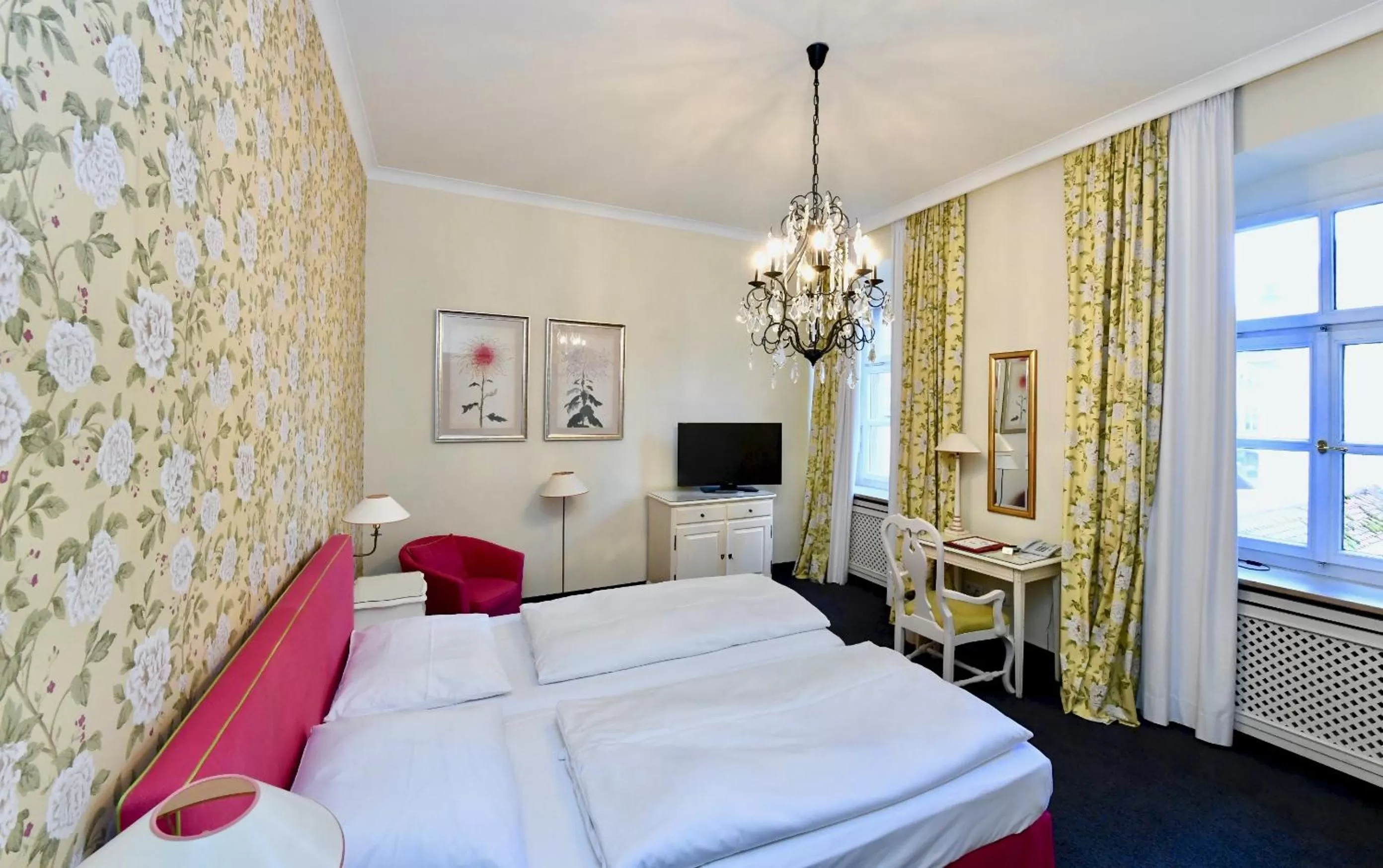 Photo of the whole room, Bed in Hotel Bischofshof am Dom