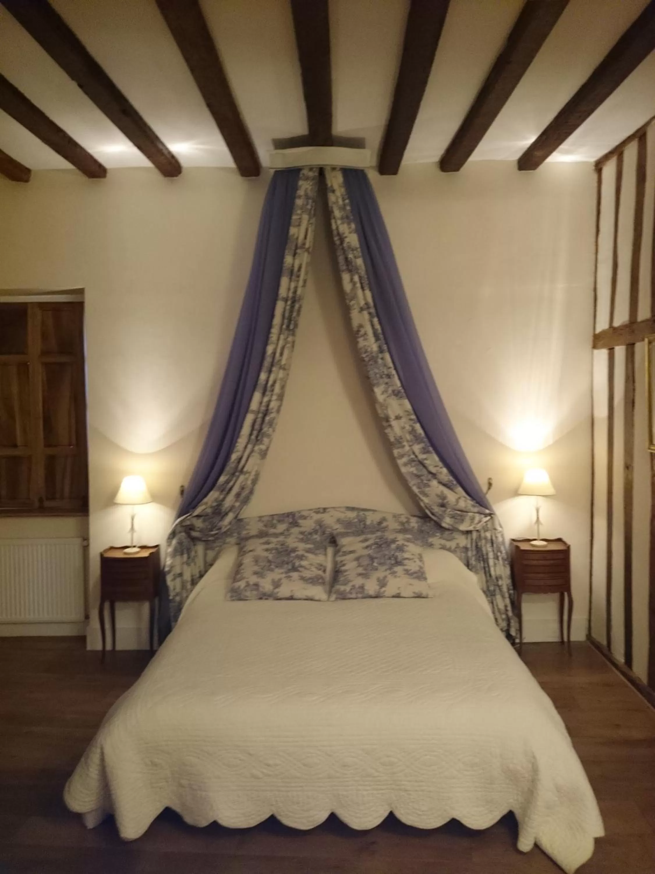 Bed in Chateau Des Roises