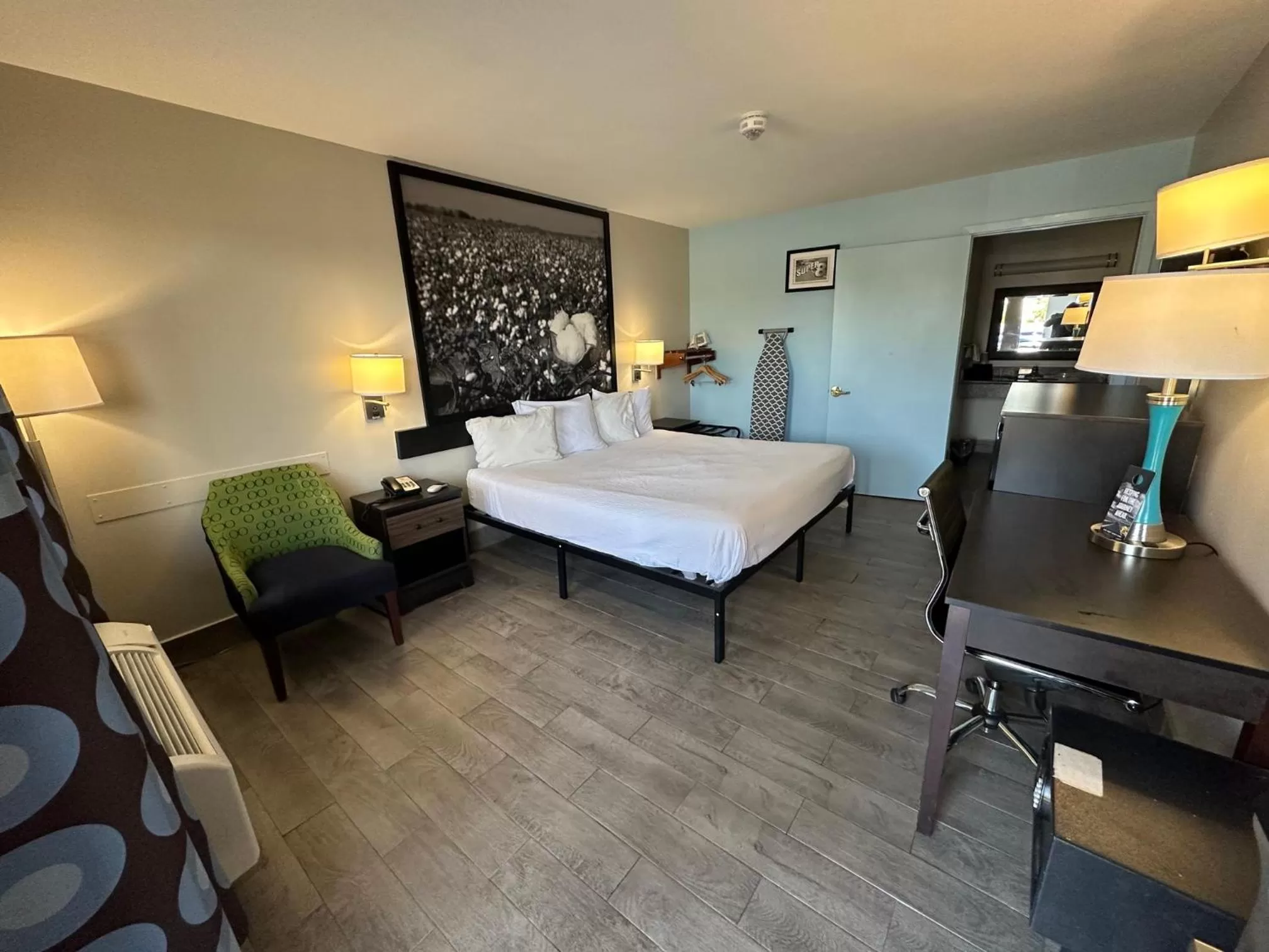 Photo of the whole room, Bed in Super 8 by Wyndham Ocean Springs Biloxi