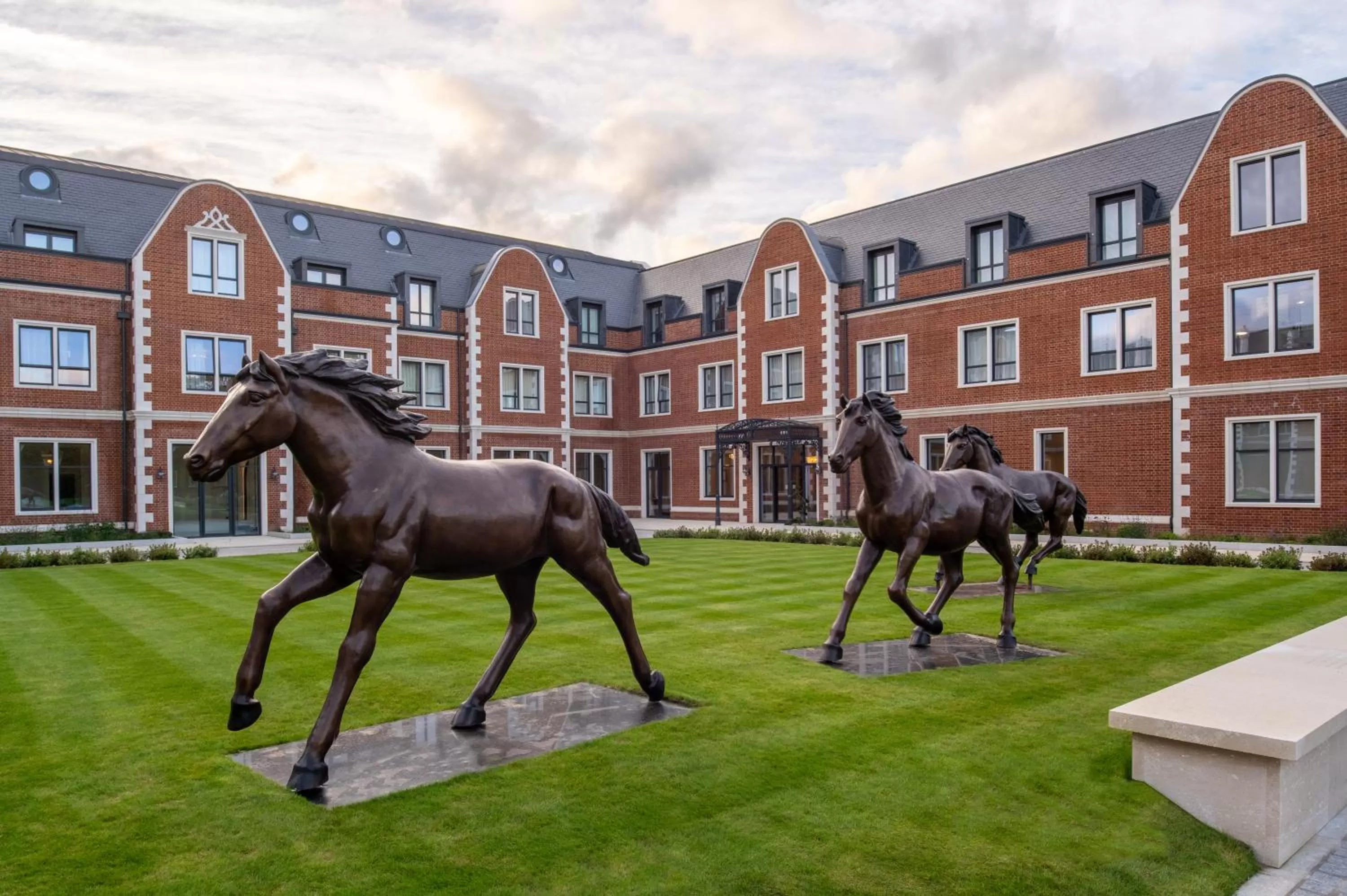 Facade/entrance in Fairmont Windsor Park