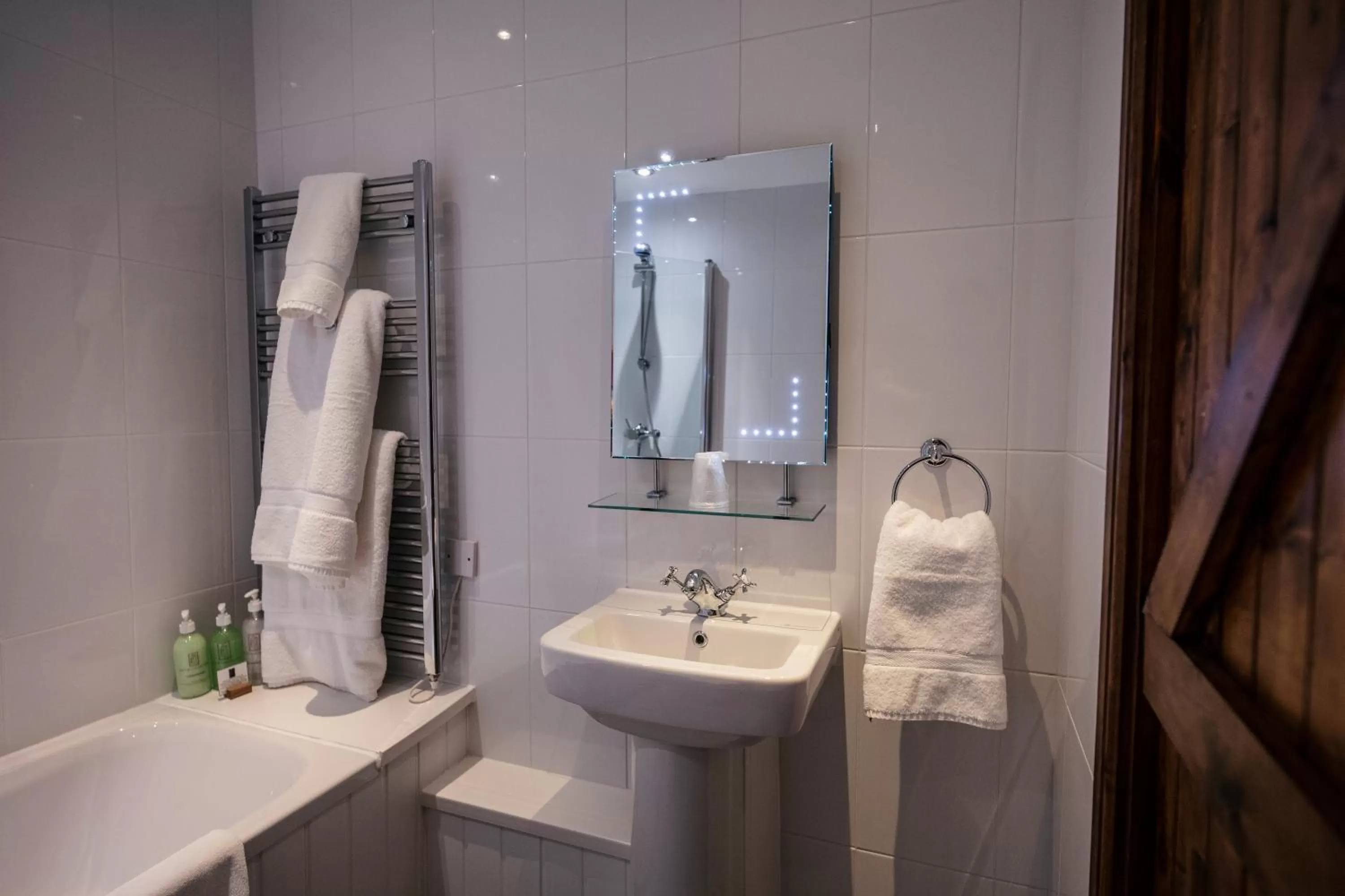 Bathroom in South Causey Inn
