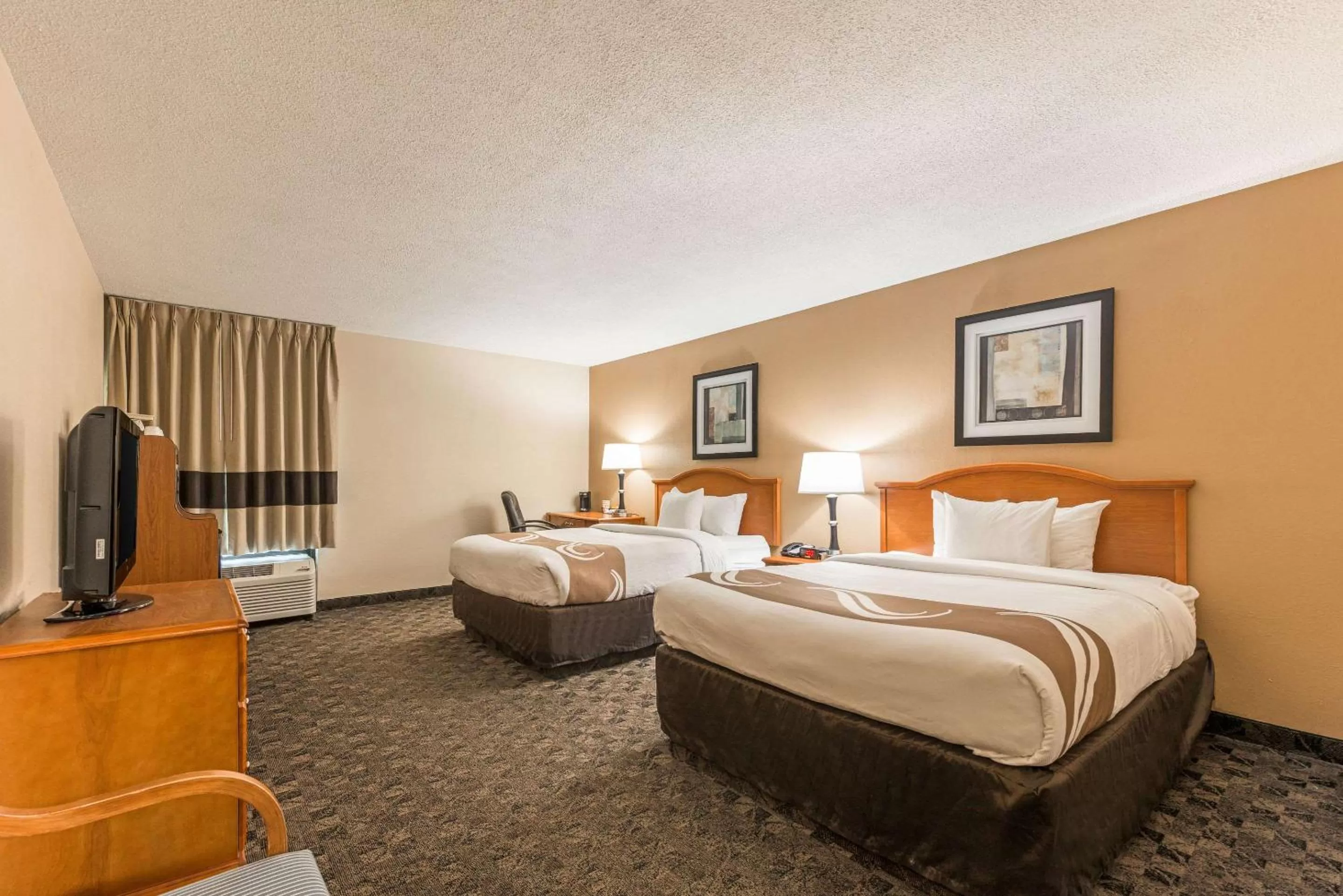 Photo of the whole room, Bed in Quality Inn & Suites Portage Central