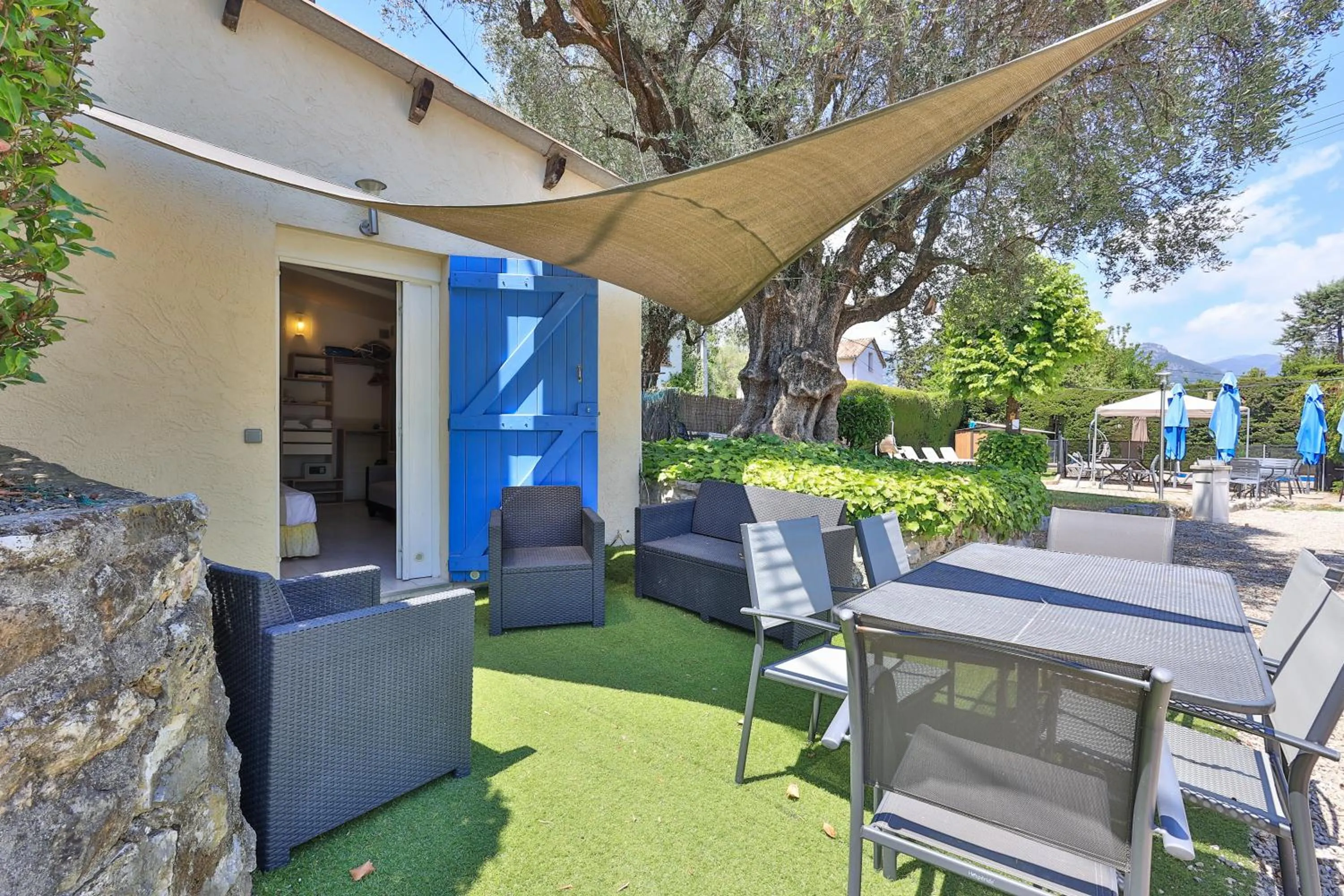 Bedroom in Hotel Cayrons Vence & St Paul de Vence