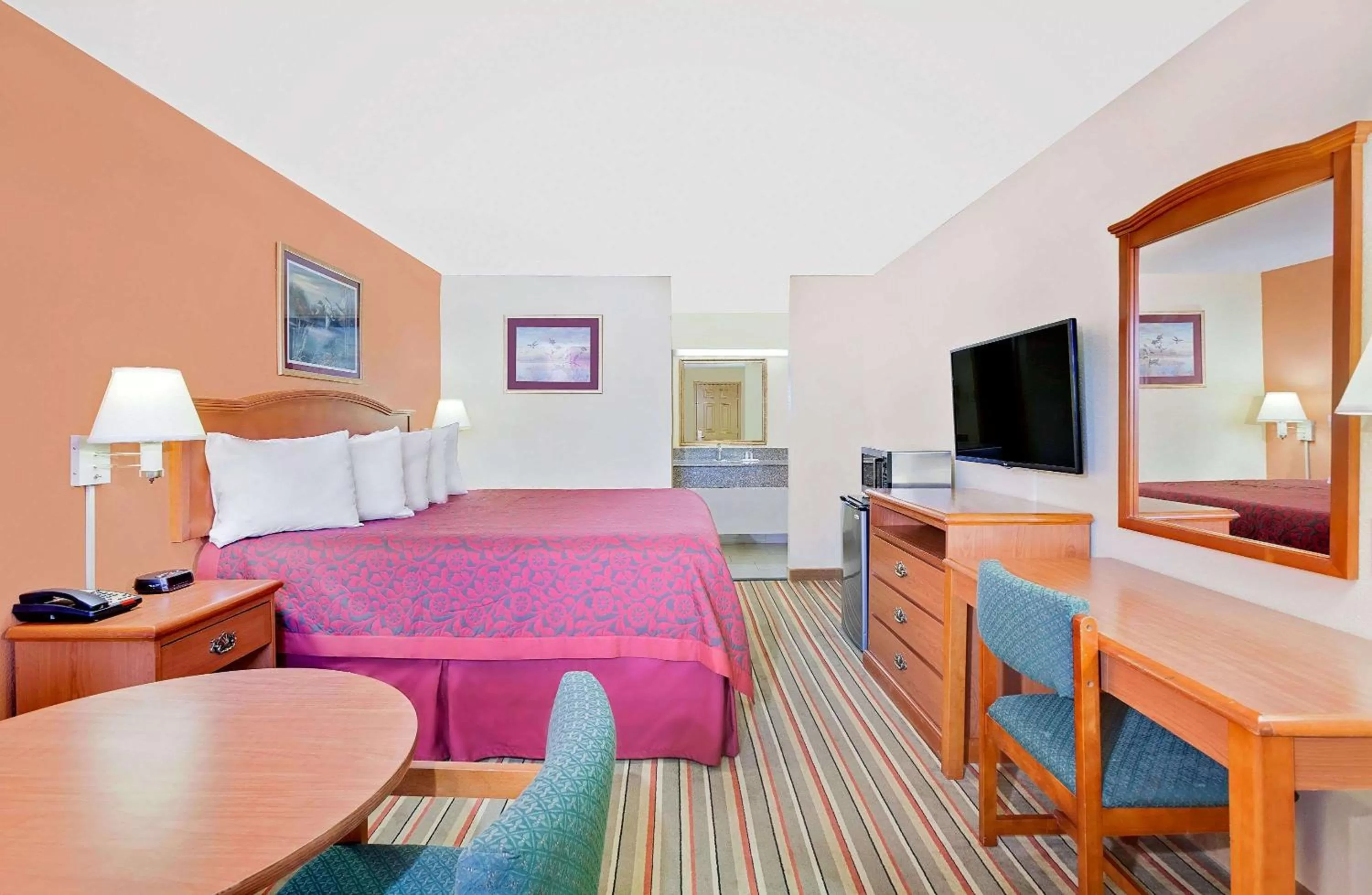 Photo of the whole room in Morrilton Inn