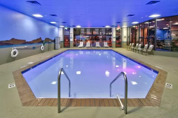 Swimming pool in Ramada by Wyndham Albuquerque Midtown