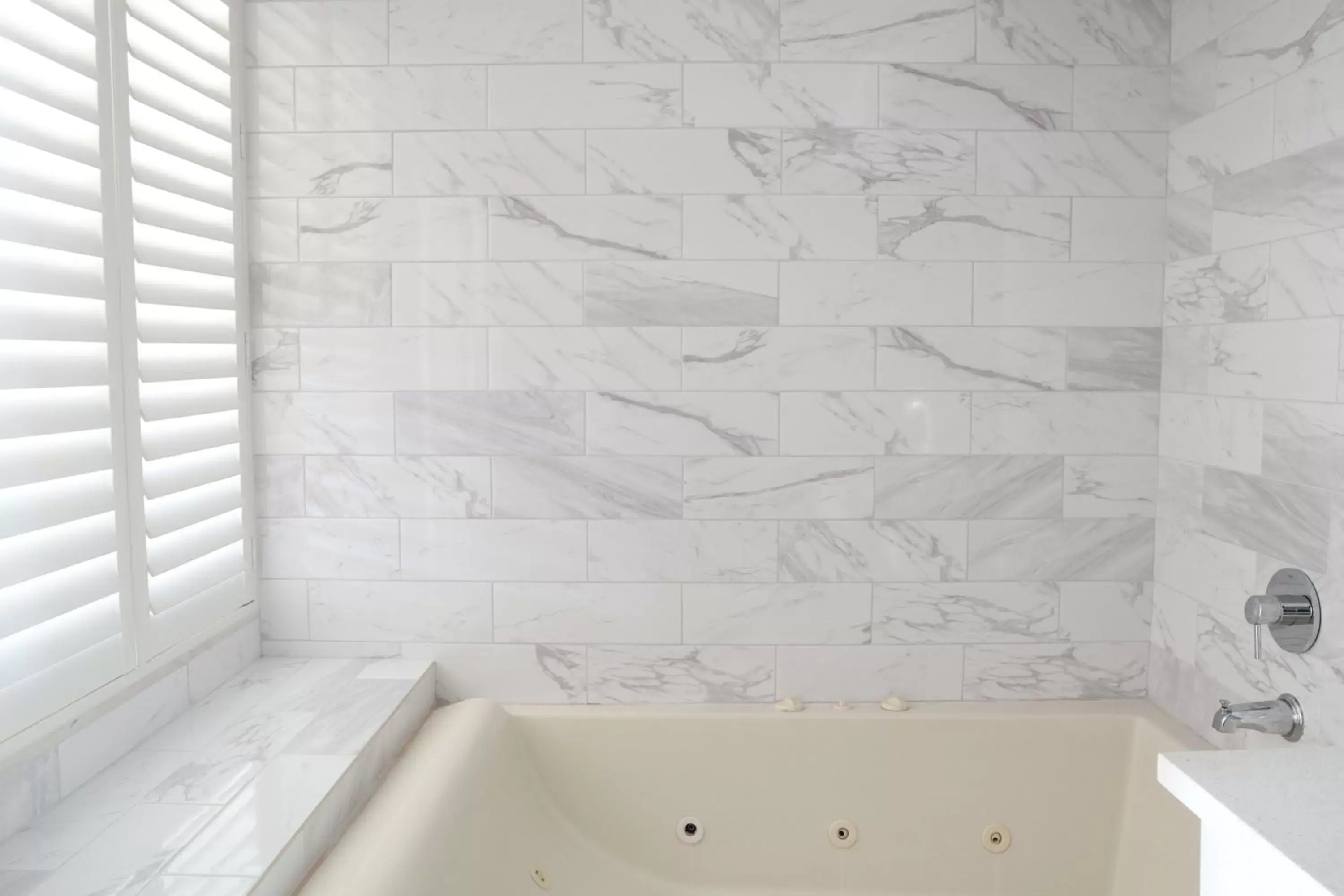 Deluxe King Room - Non-Smoking in Days Inn by Wyndham Near City Of Hope Deluxe King Room - Non-Smoking in Days Inn by Wyndham Near City Of Hope