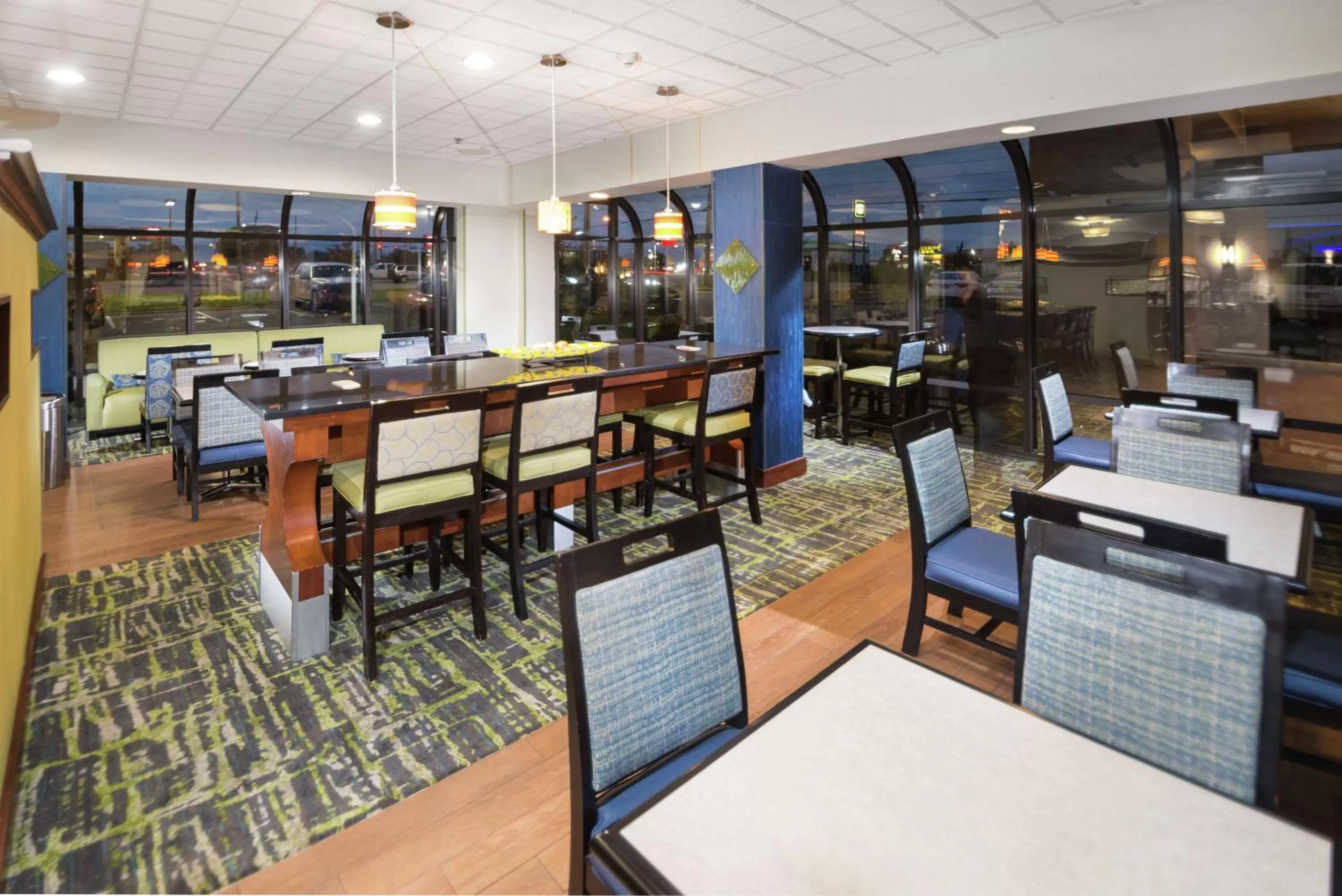 Restaurant/places to eat in Hampton Inn Tulsa/Broken Arrow