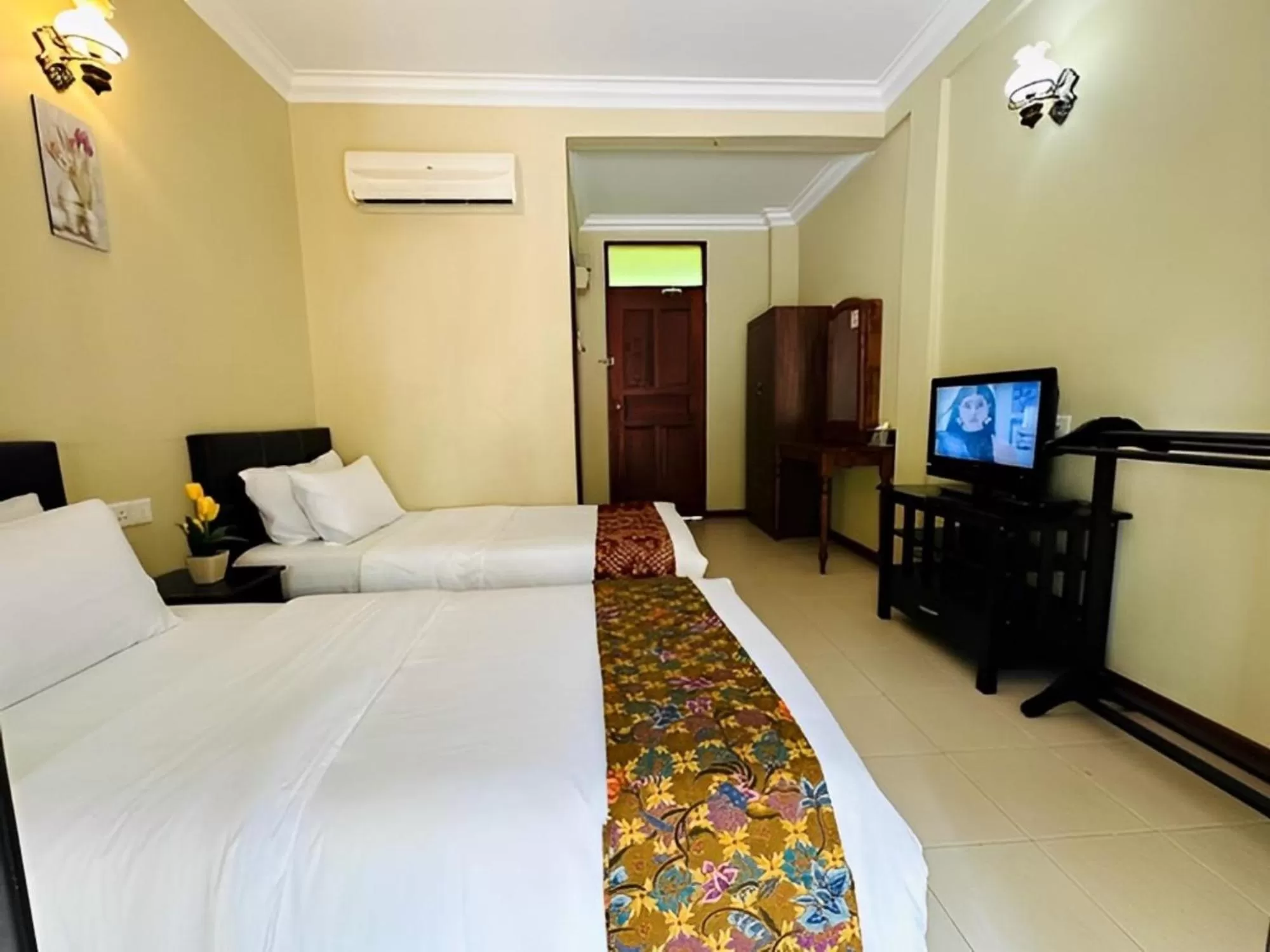 Bed in MORTEN VILLA MELAKA