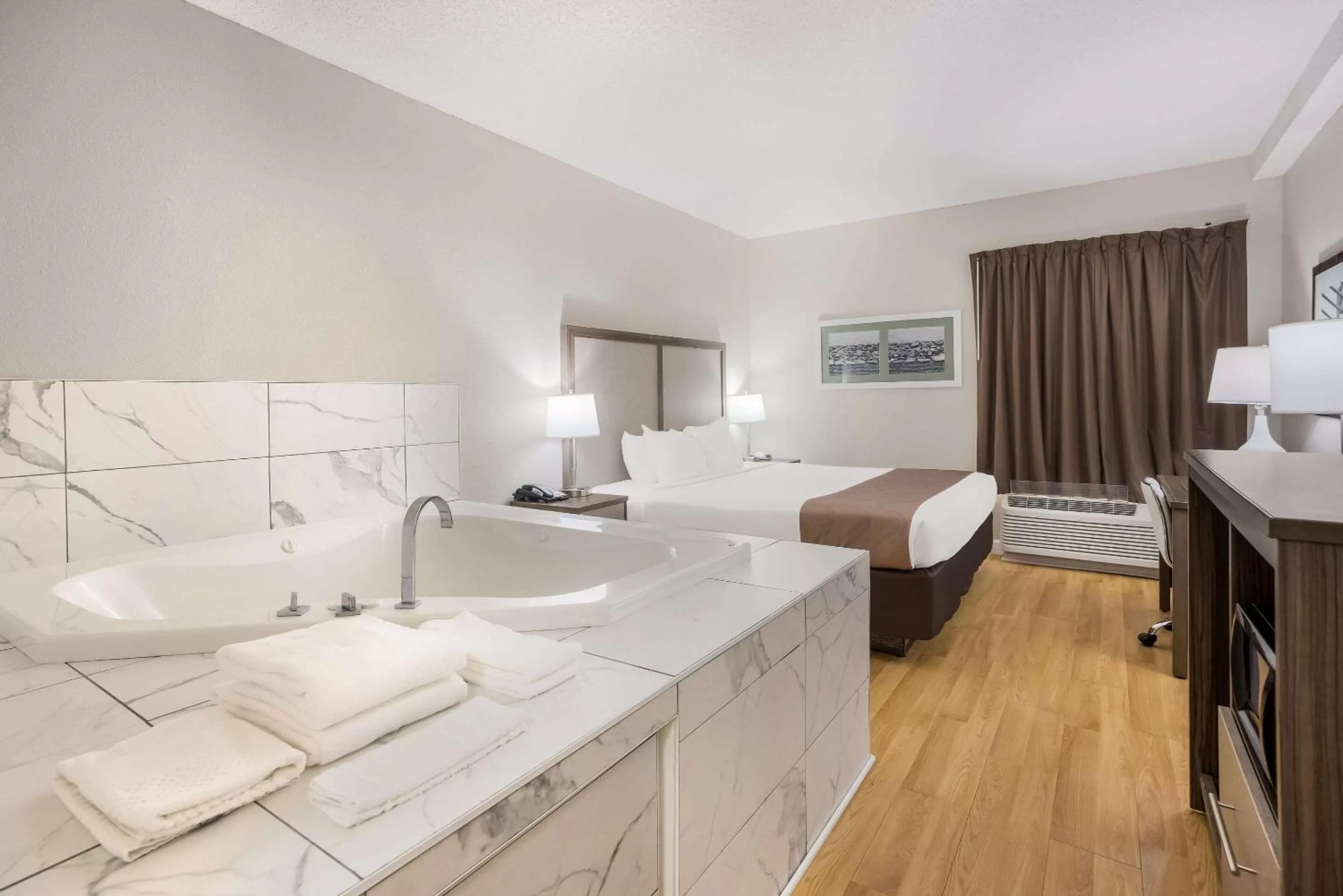 Bedroom, Bed in Quality Inn Moultrie