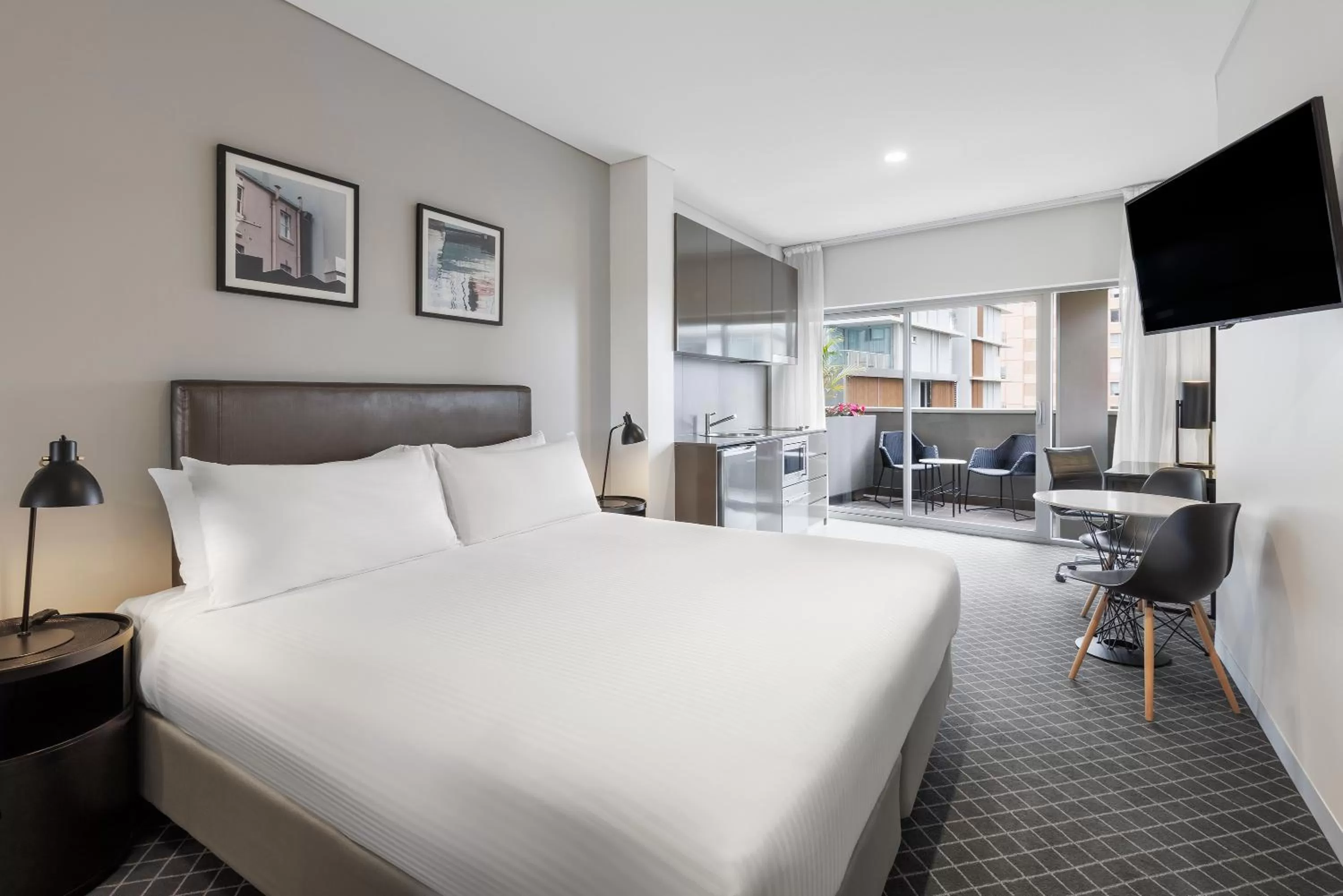 Bed in Holiday Inn & Suites Sydney Bondi Junction by IHG