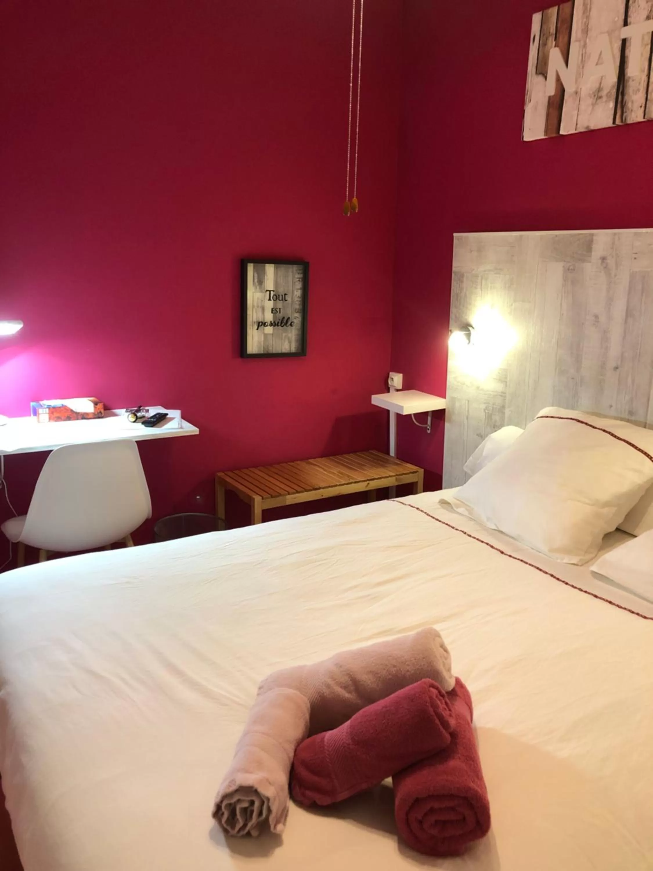 Photo of the whole room, Bed in Hotel des Remparts