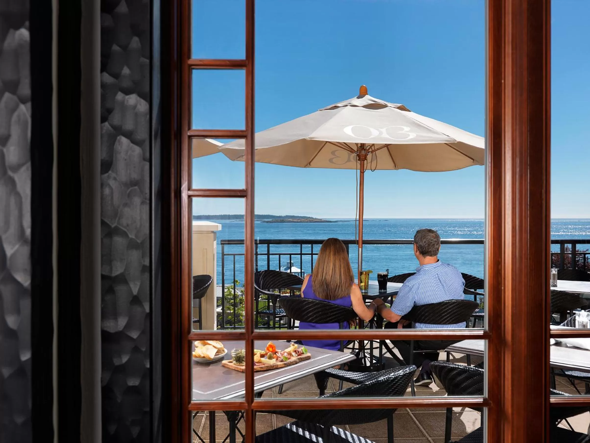 Restaurant/places to eat in Oak Bay Beach Hotel