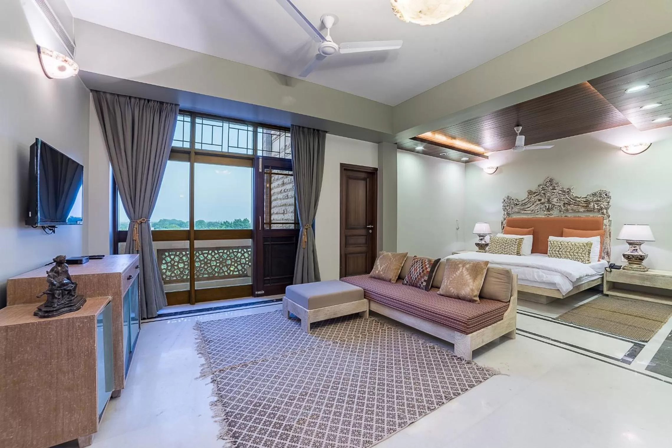 Photo of the whole room, Bed in The Almond Tree