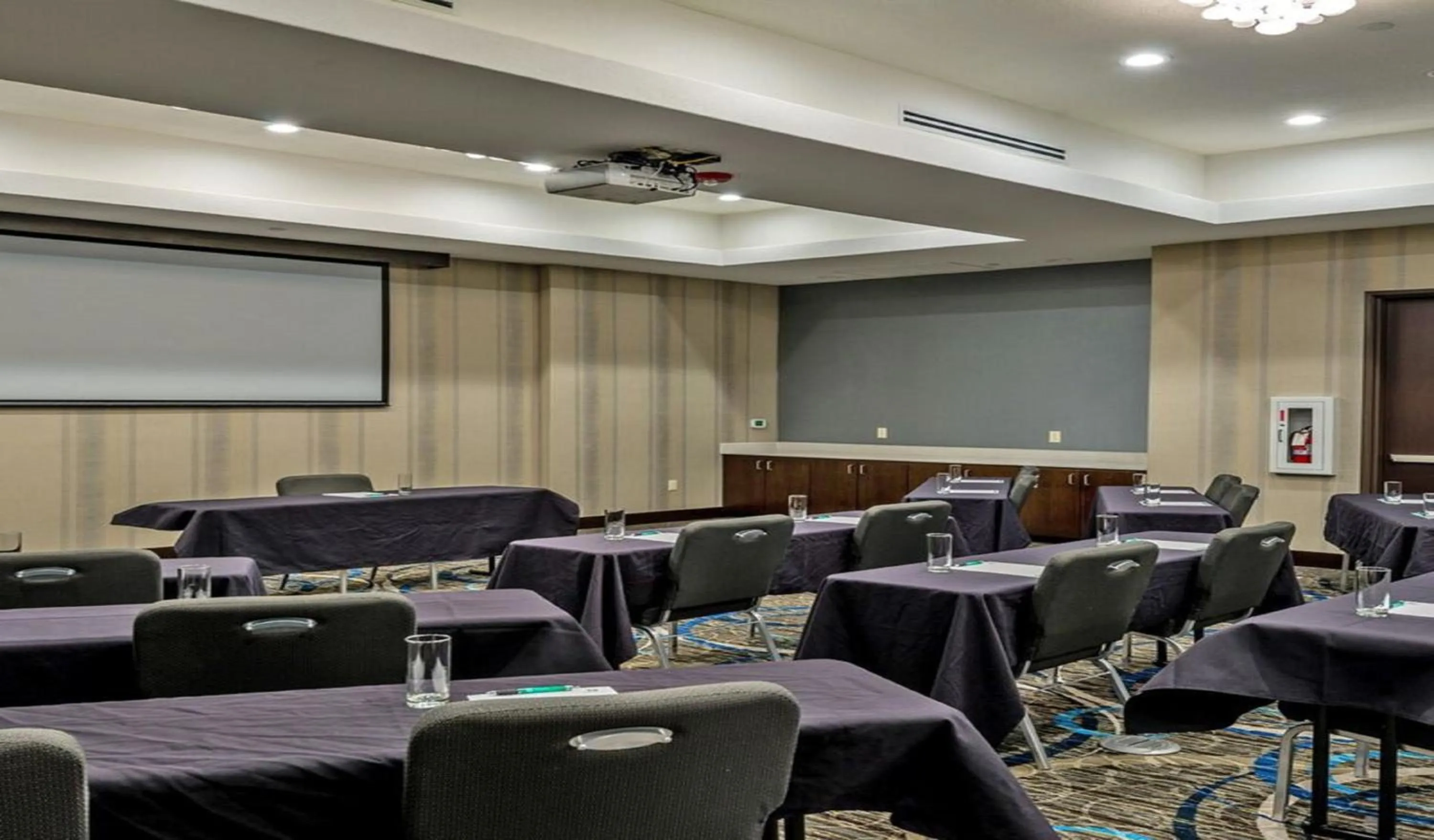Meeting/conference room in Holiday Inn Austin Airport by IHG