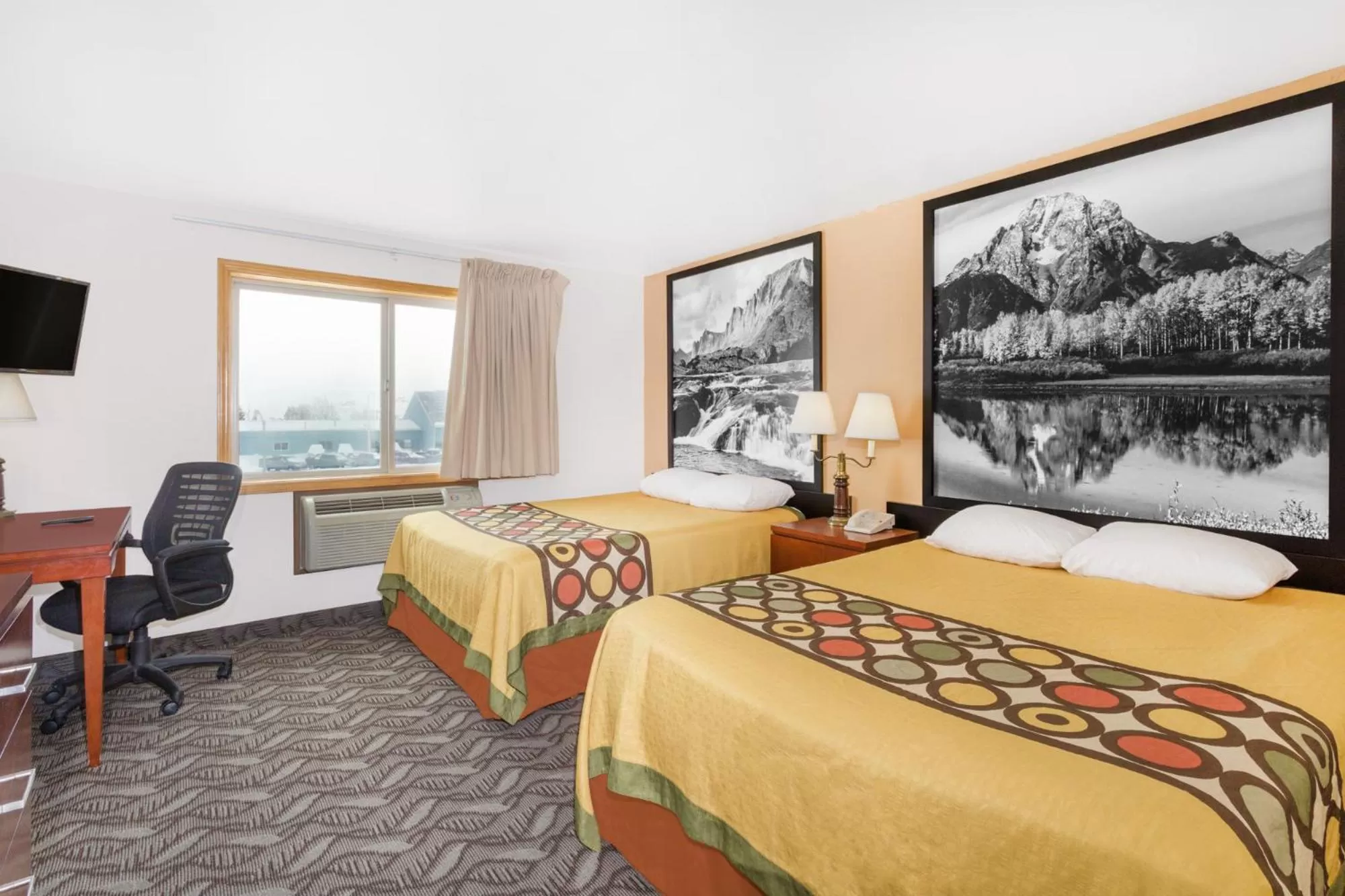 Photo of the whole room, Bed in Super 8 by Wyndham Diamondville Kemmerer