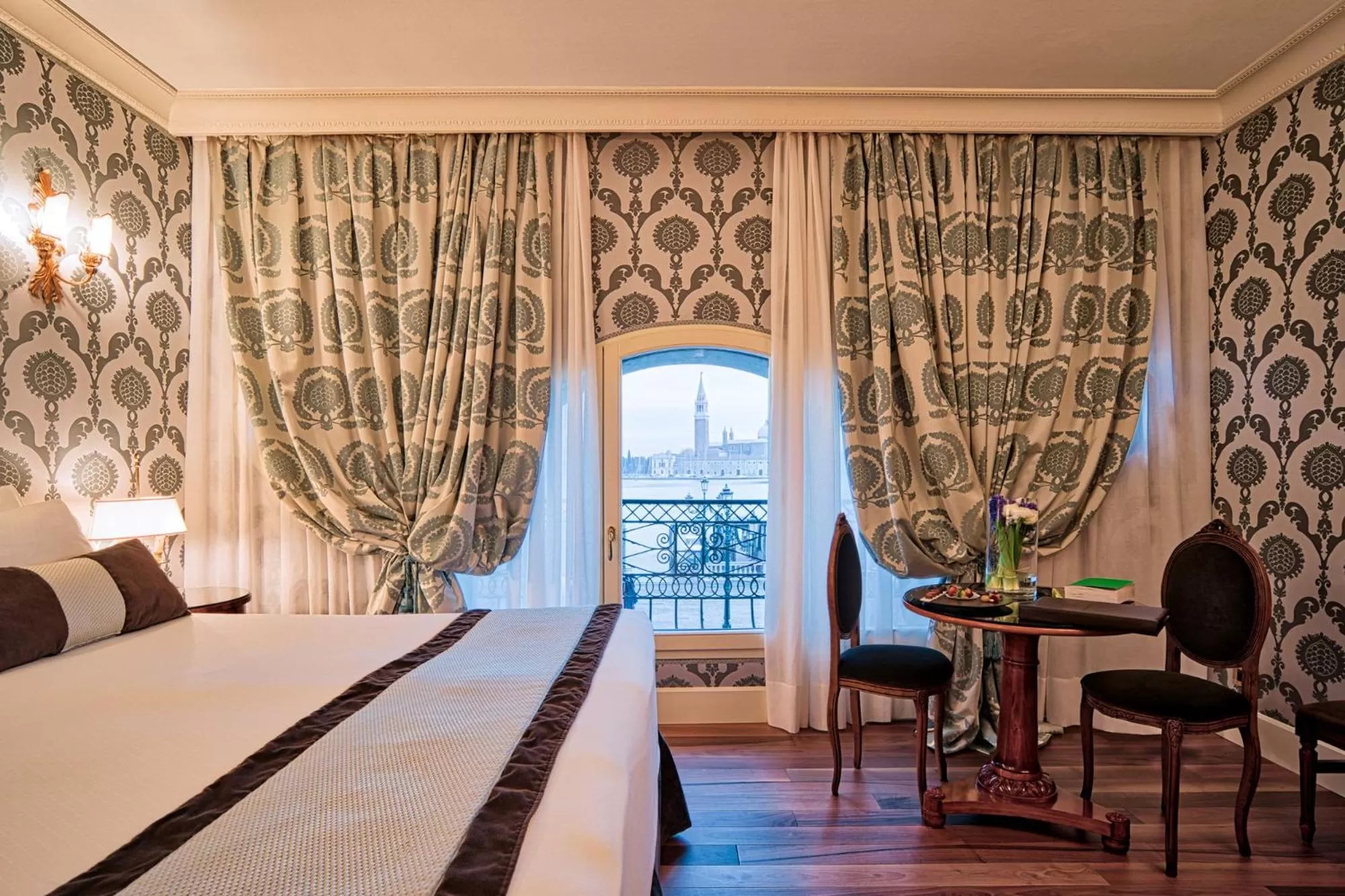 View (from property/room), Bed in Londra Palace Venezia