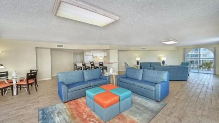 Living room in El Caribe Resort and Conference Center