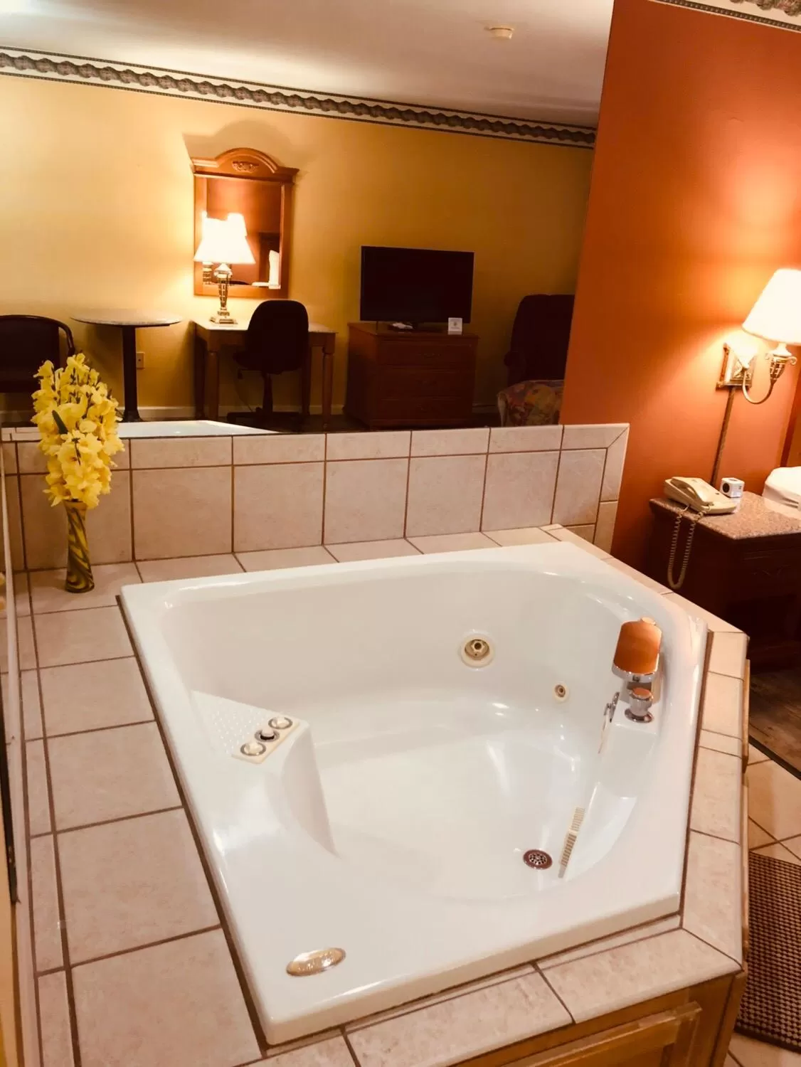 Hot Tub in Mountain inn & suites - Dunlap TN