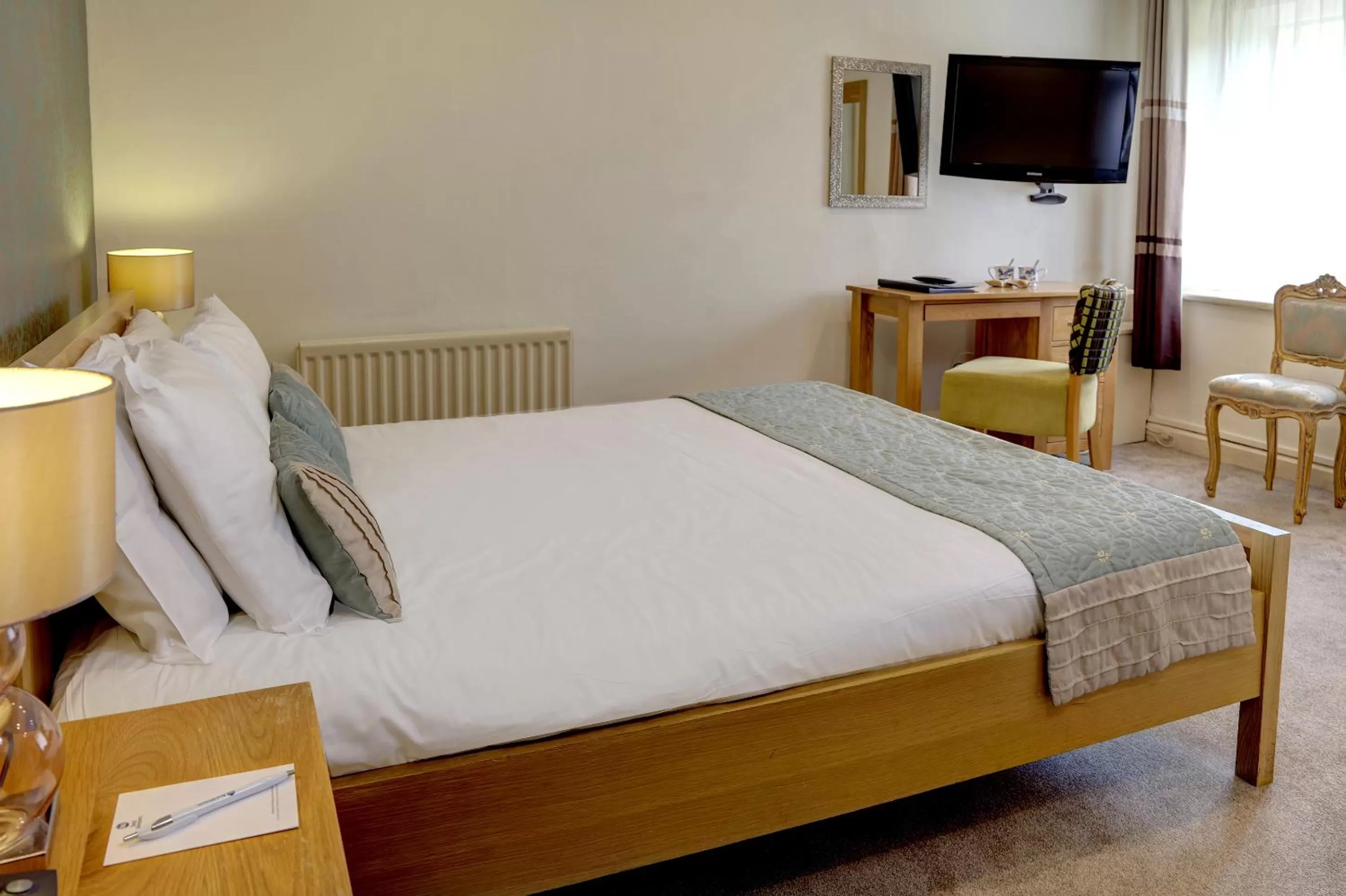 Photo of the whole room, Bed in Walworth Castle Hotel, BW Signature Collection