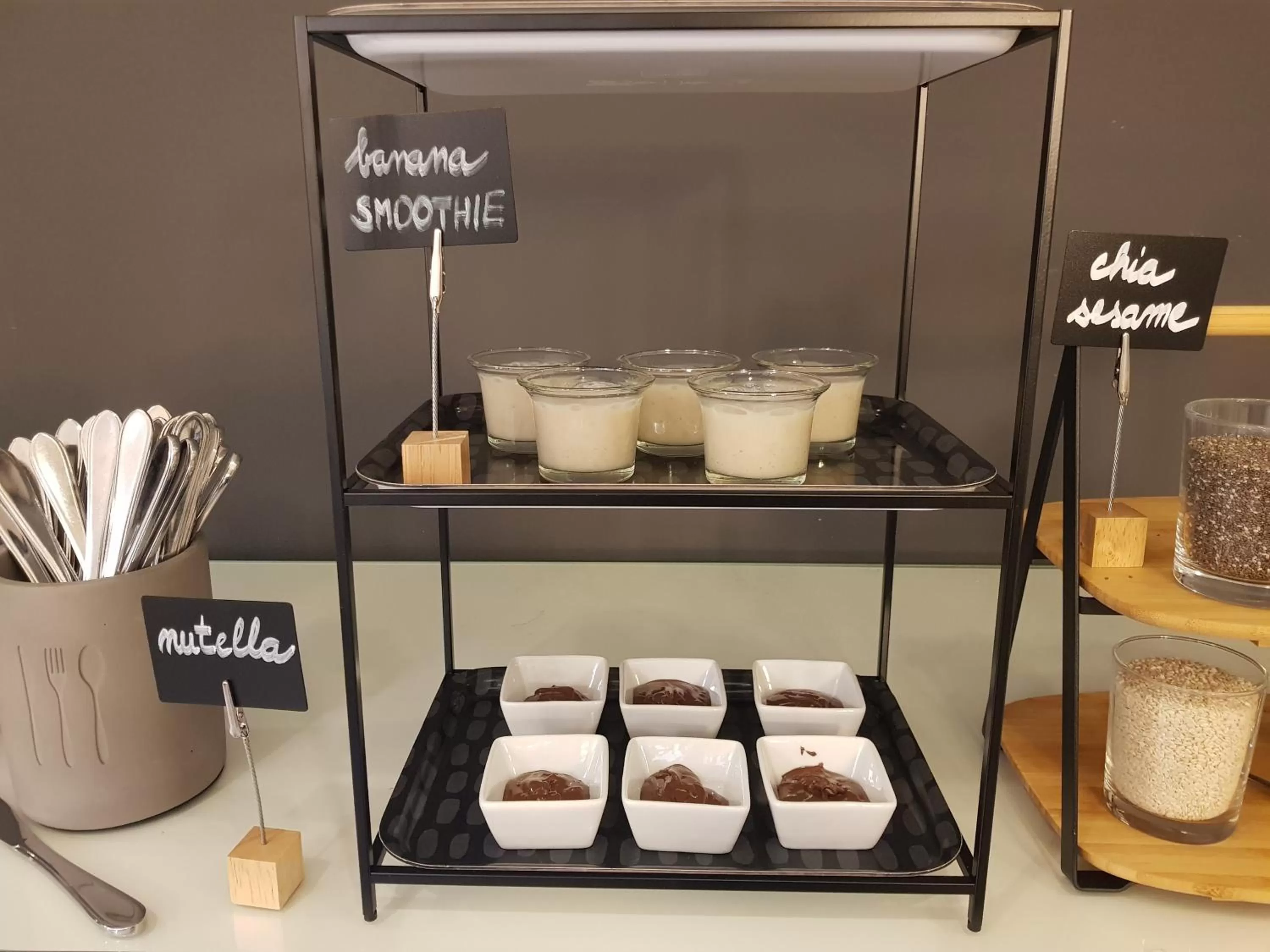 Food and drinks in Pure White