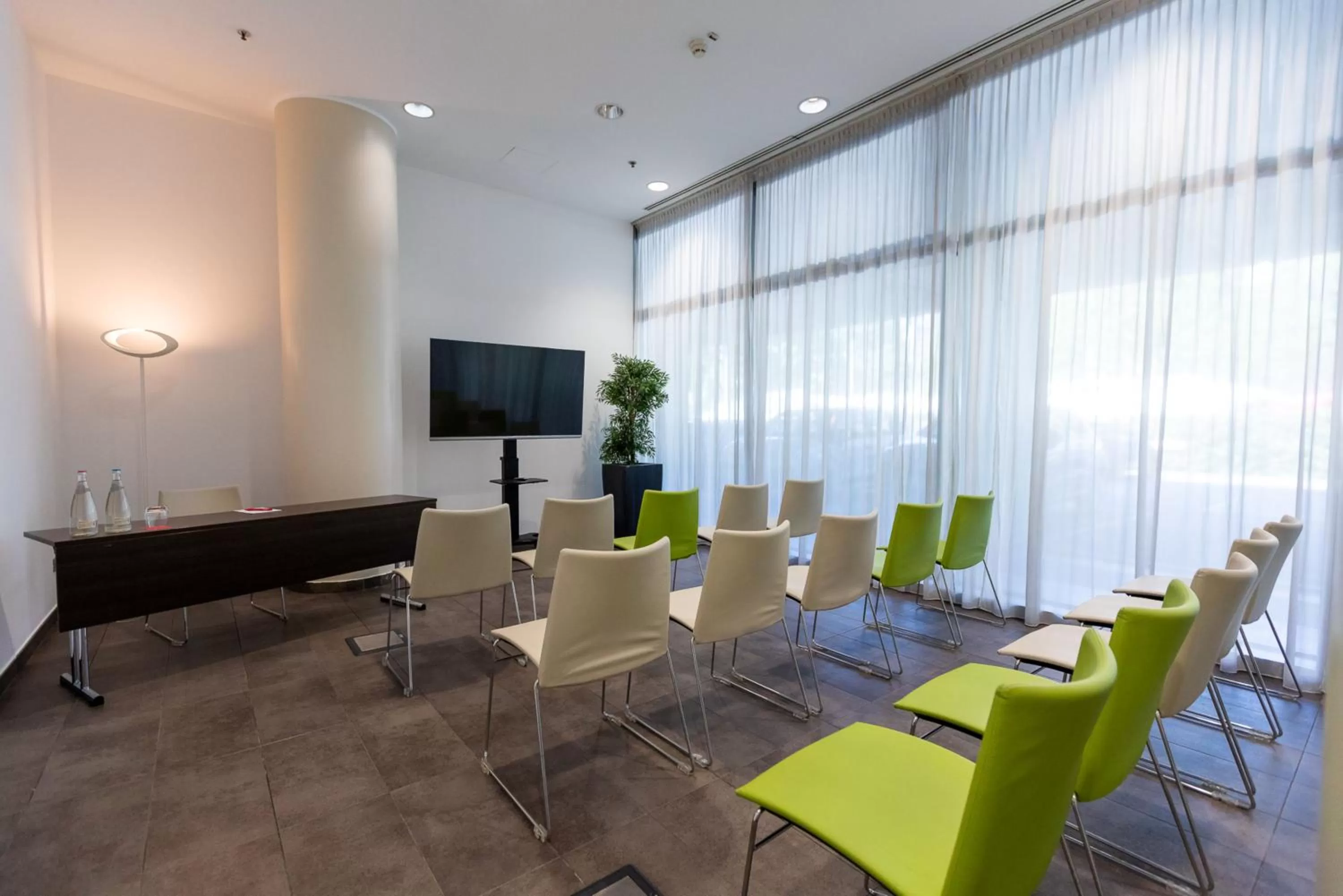 Meeting/conference room in Ramada Plaza by Wyndham Milano