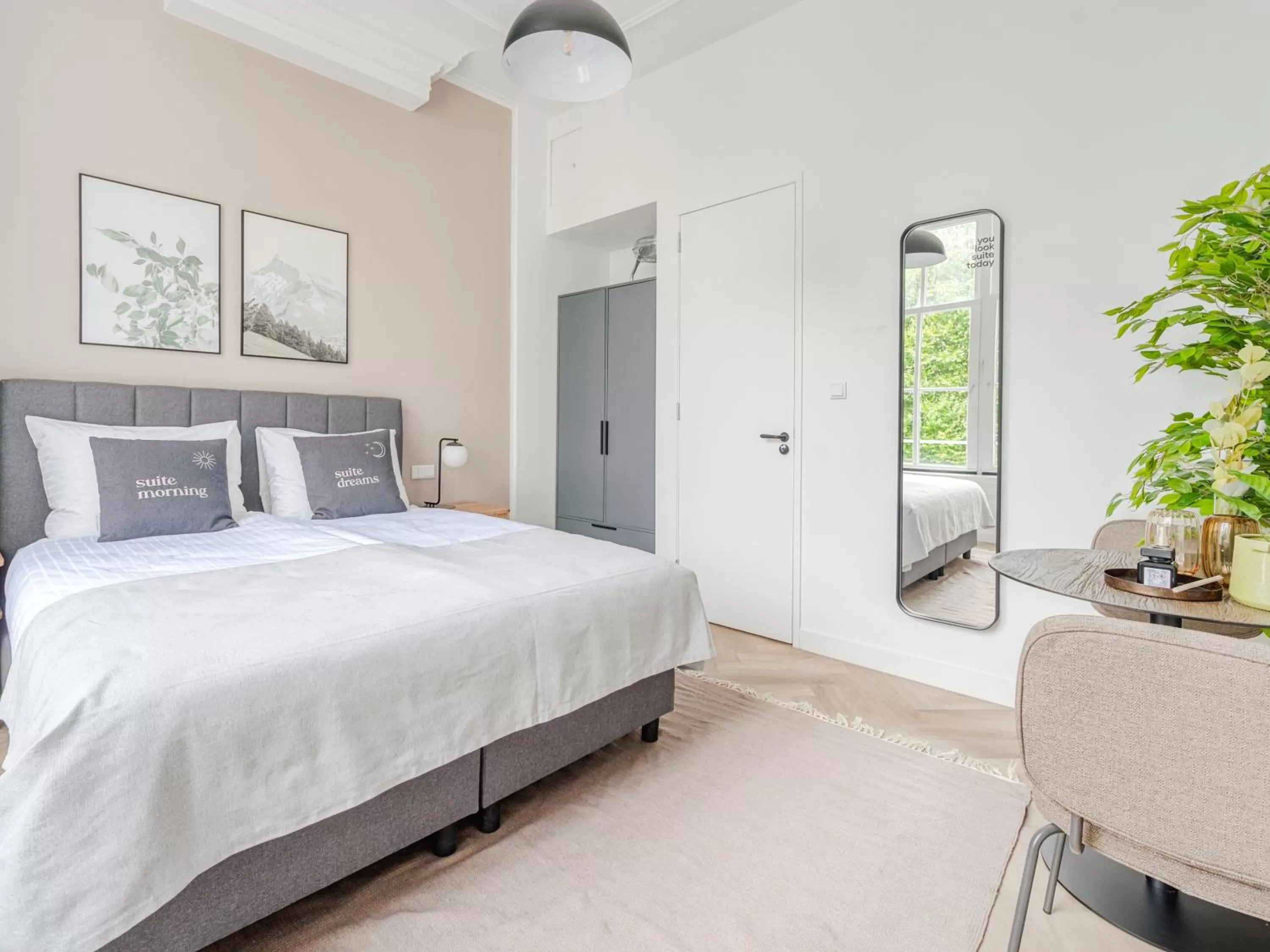 Bed in City Rooms Amsterdam Hemonystraat - Digital access