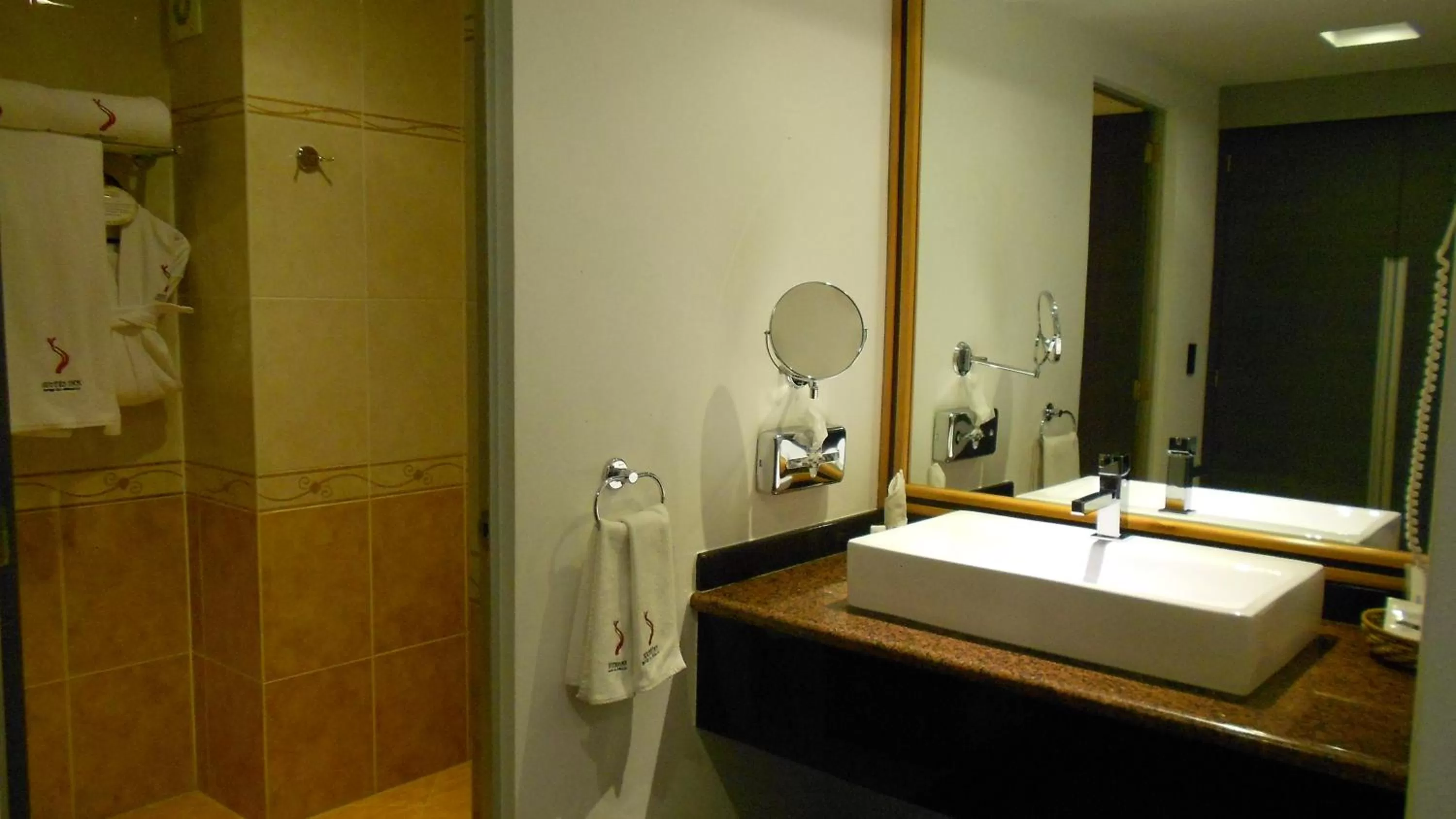 Bathroom in Suites Inn la Muralla Hotel & Spa
