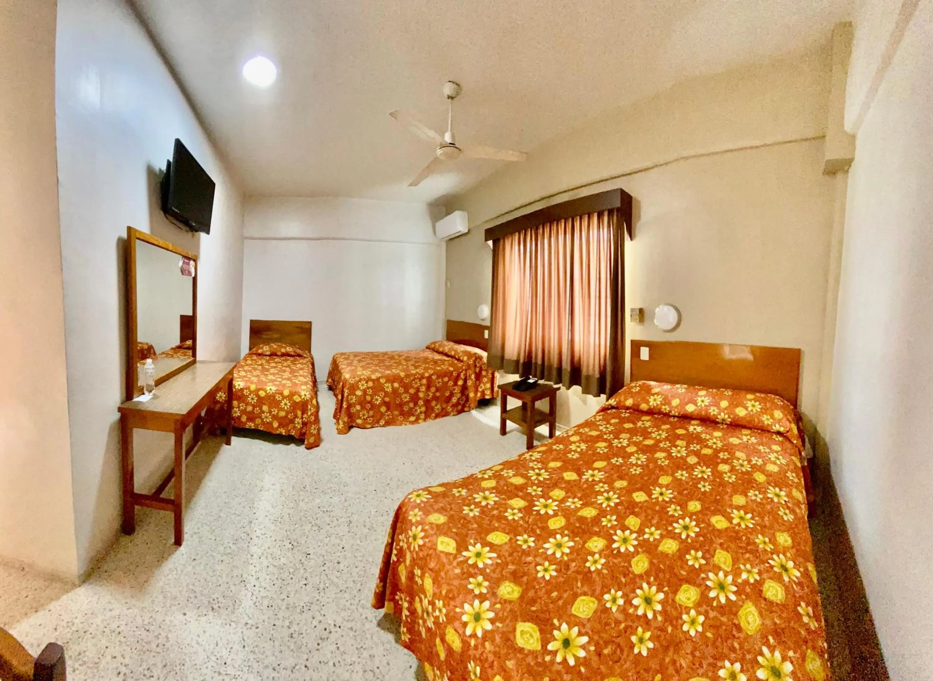 Bed in Hotel Delfines - a 2 calles del Acuario Veracruz