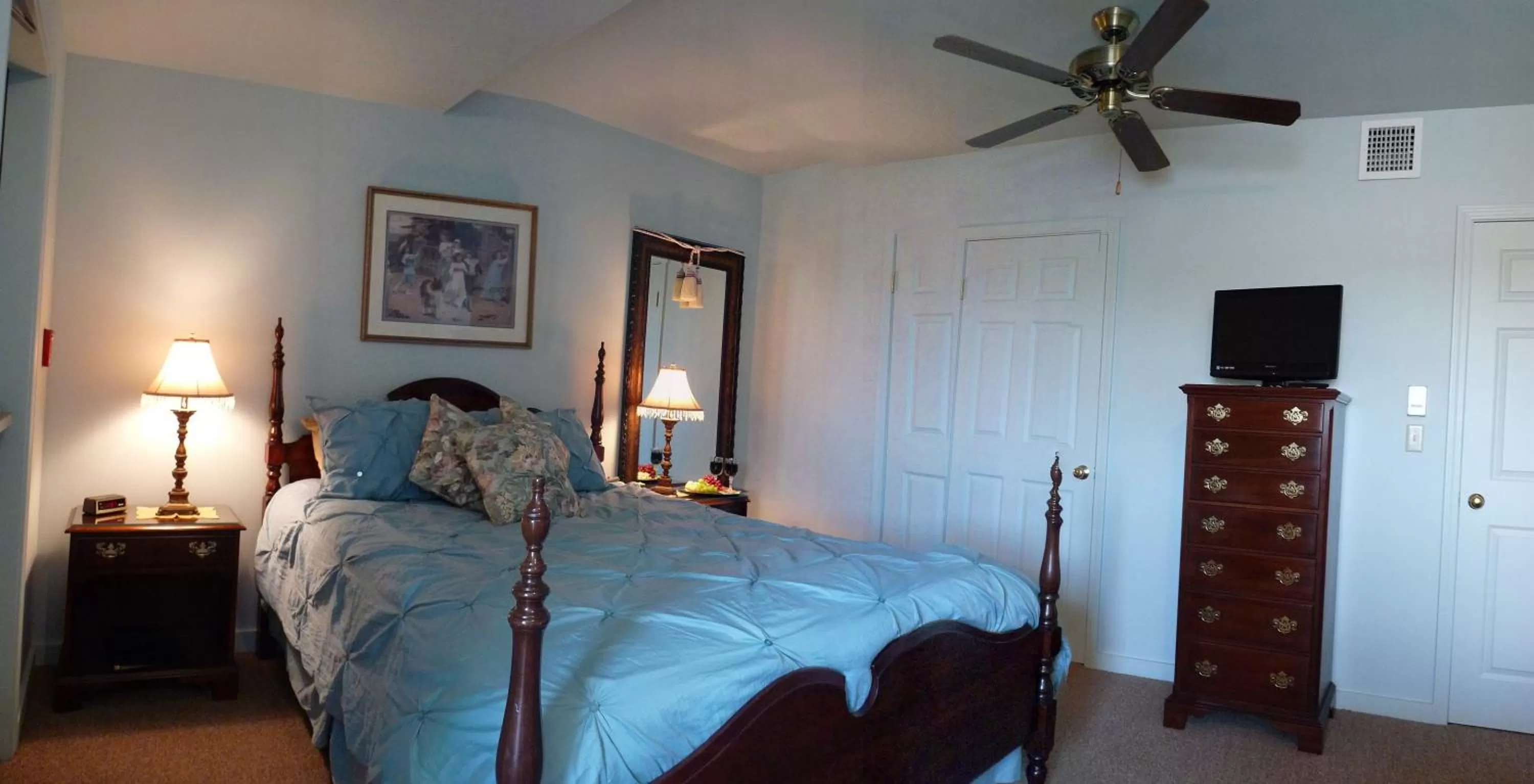 Deluxe Queen Room in Haven By The Sea B&B