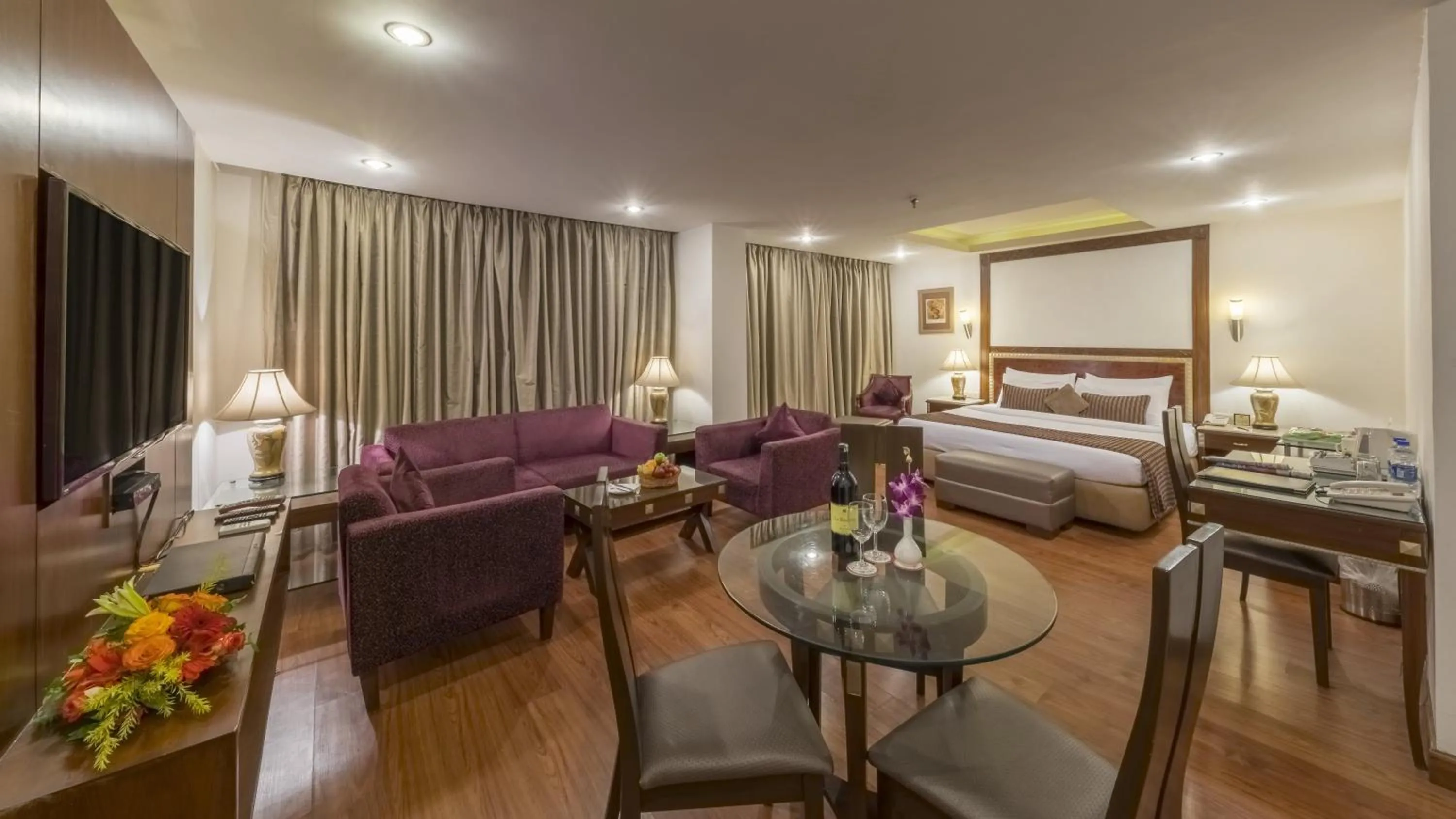Bedroom, Bed in Hotel Hindusthan International, Bhubaneswar