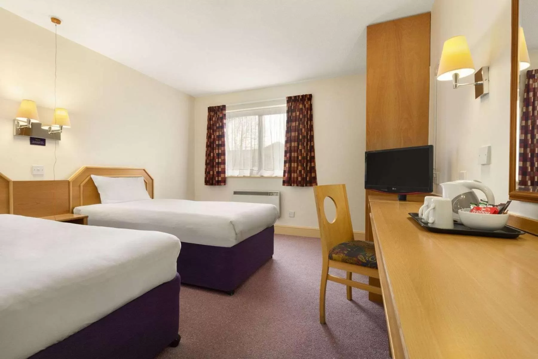 Photo of the whole room, Bed in Days Inn by Wyndham Sevenoaks Clacket Lane