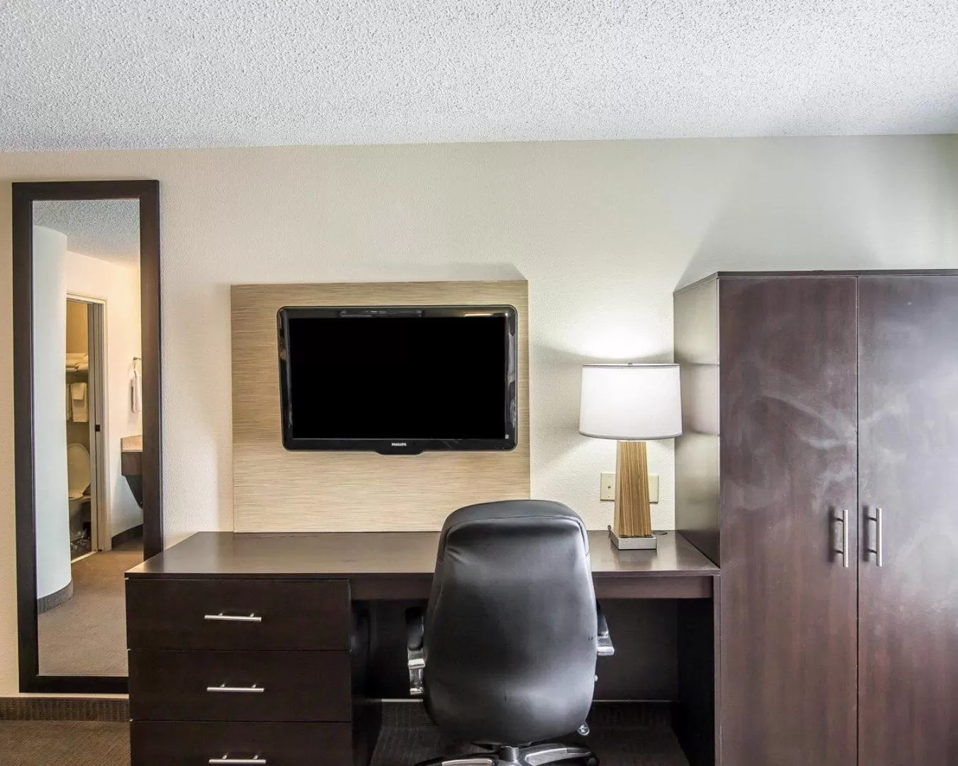 TV and multimedia in Sleep Inn South Joplin