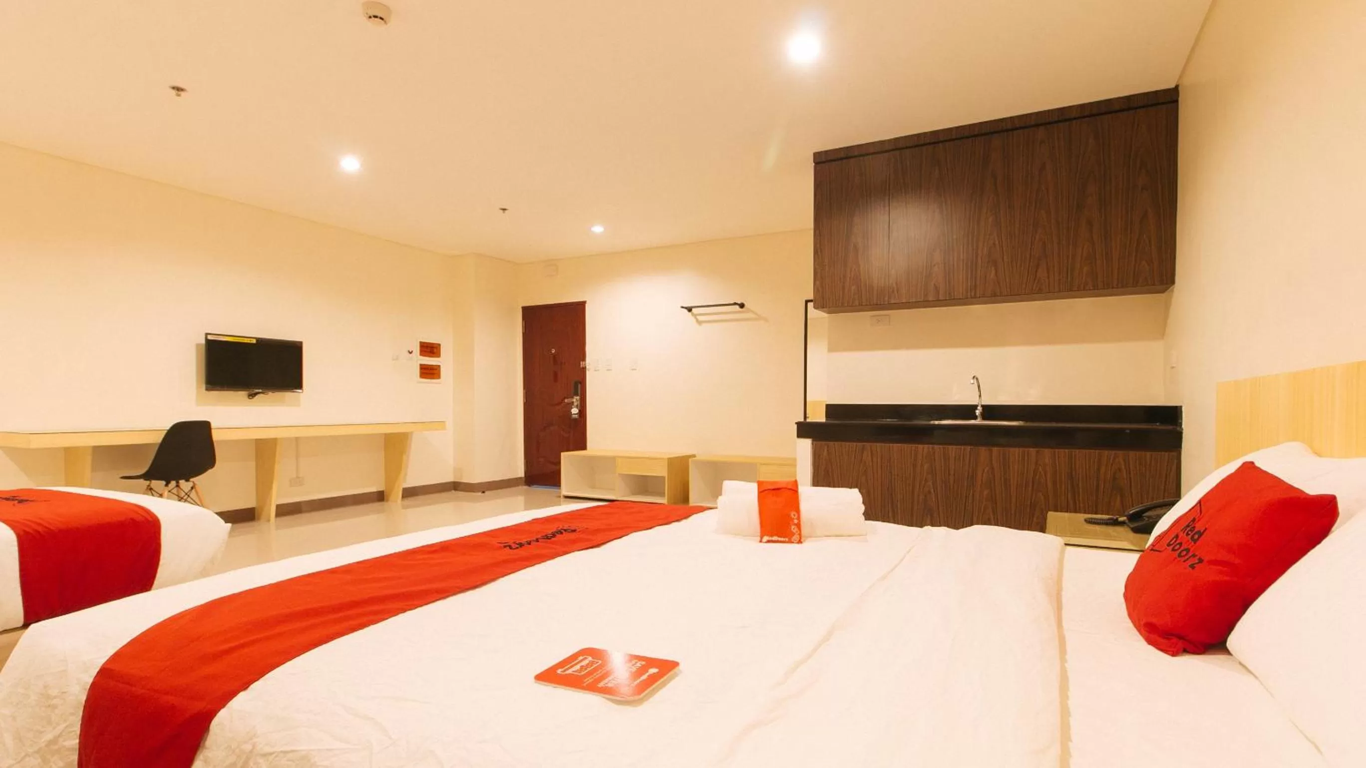 Bed in RedDoorz Plus @ Kaizen Suites Taft Avenue