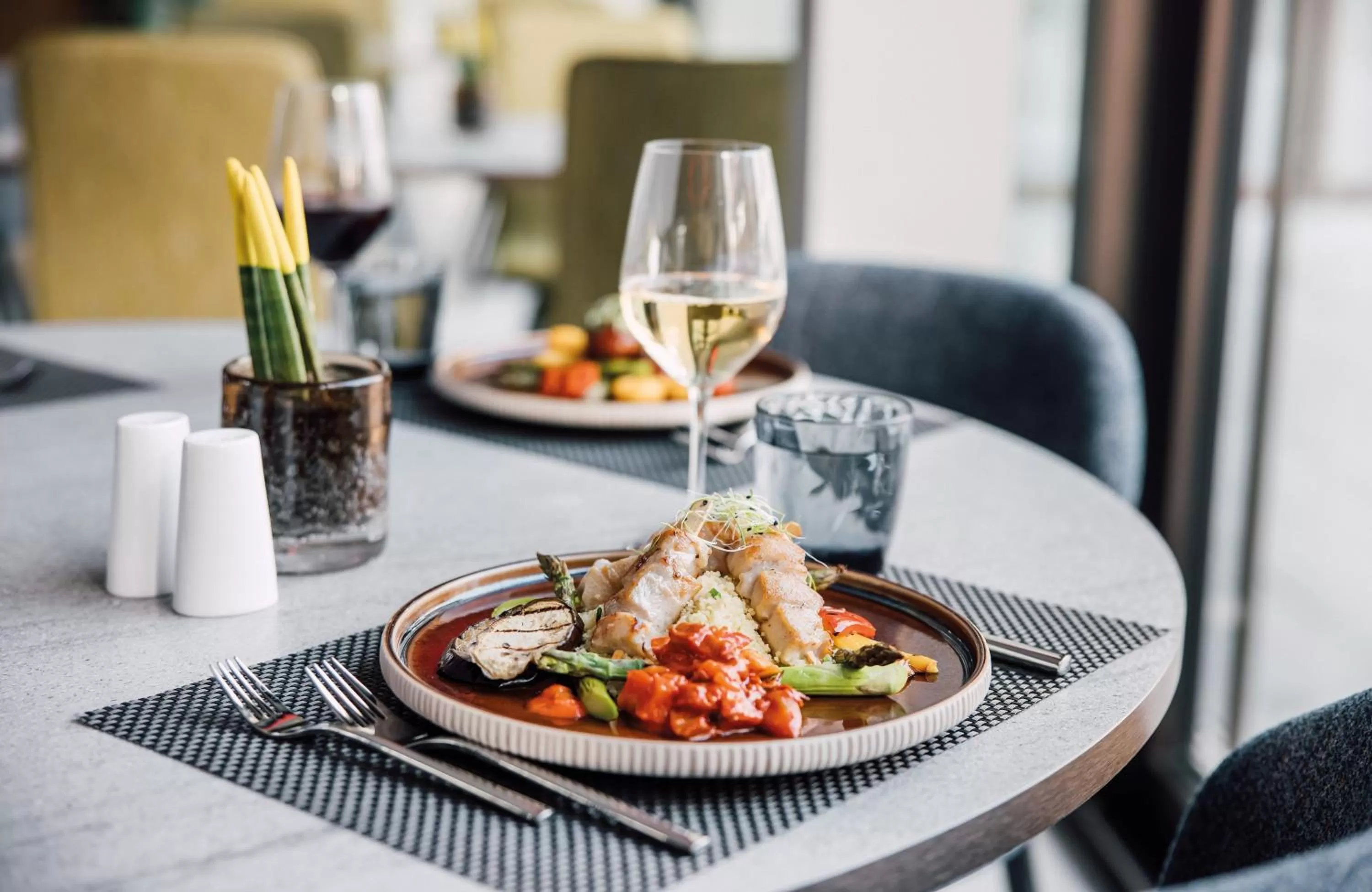 Restaurant/places to eat in Leonardo Hotel Zurich Airport