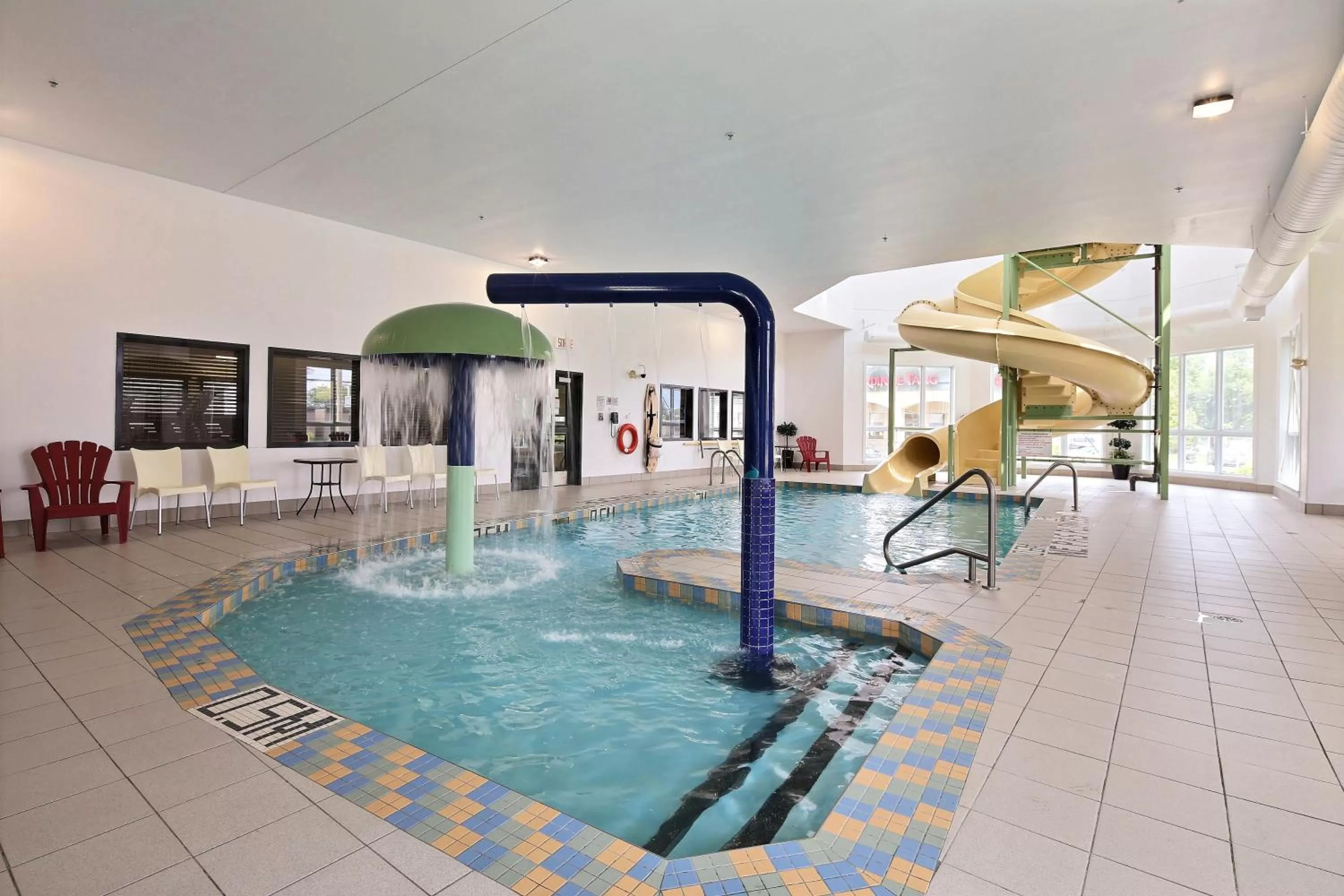 Swimming pool in Super 8 by Wyndham Quebec City