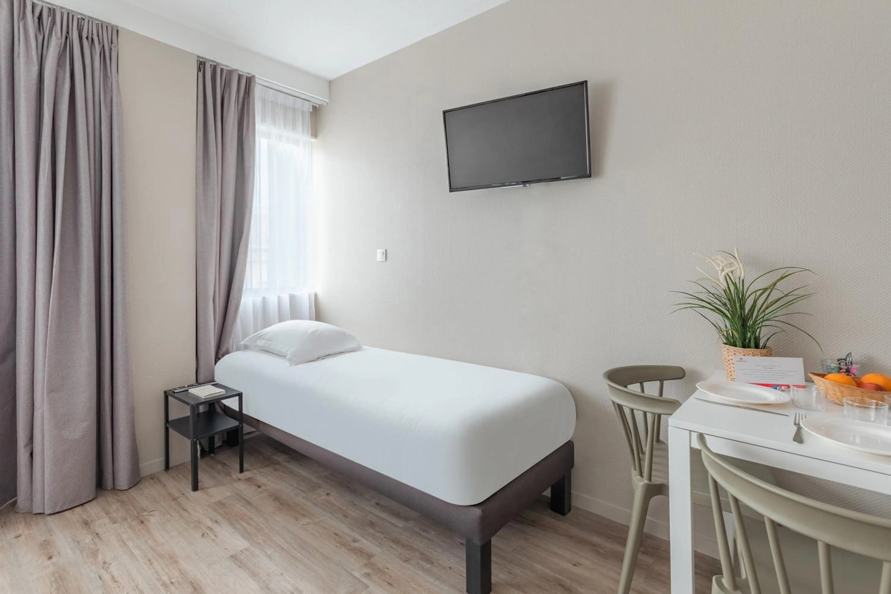 Bed in Appart'City Classic Bordeaux Centre