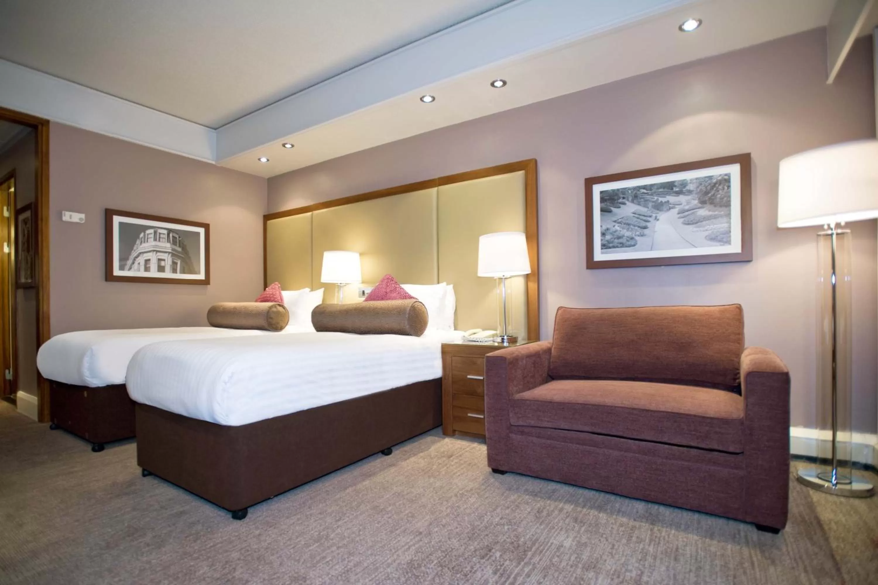 Photo of the whole room, Bed in Sandman Signature London Gatwick Hotel