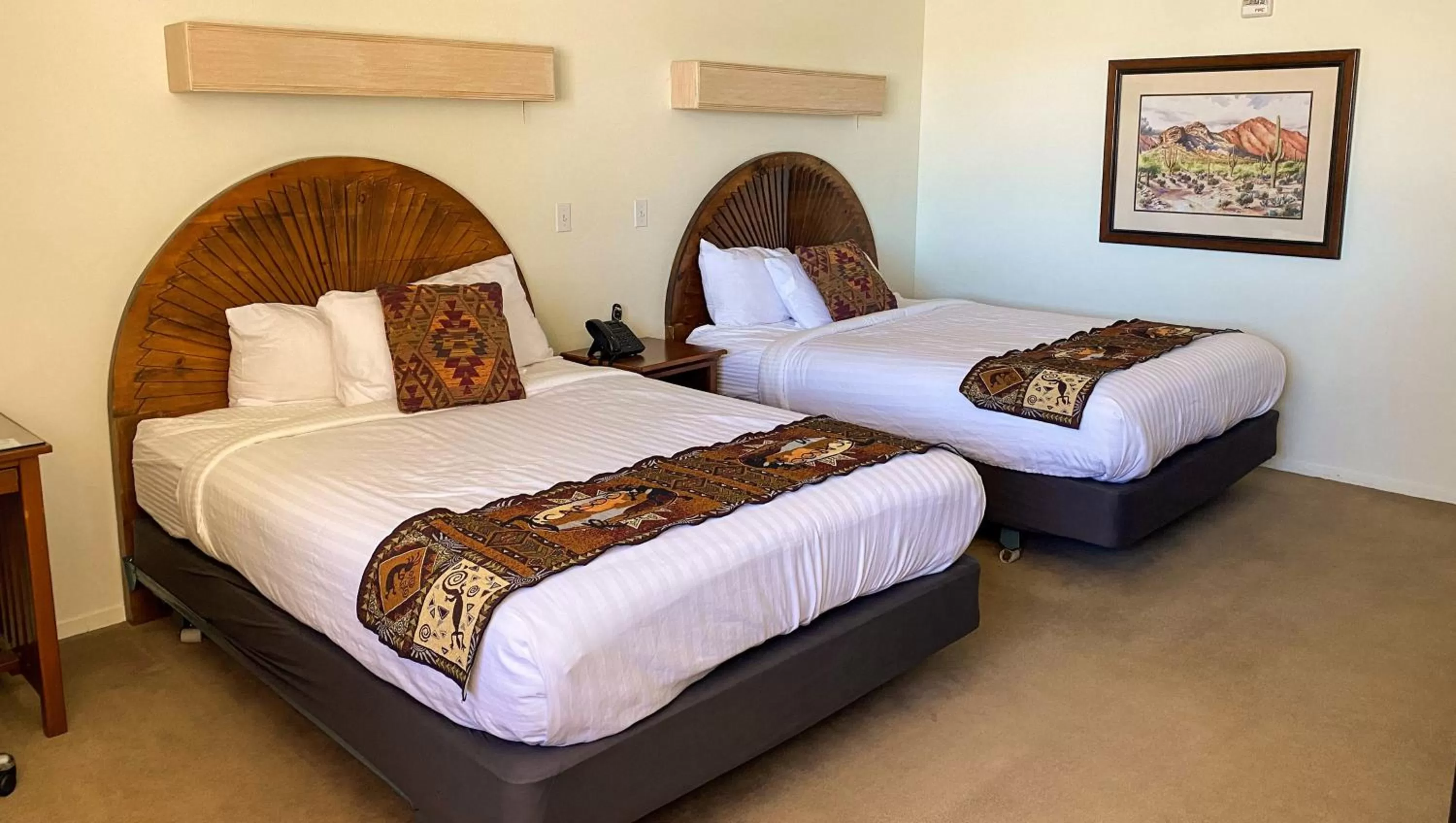 Photo of the whole room, Bed in Ticaboo Lodge