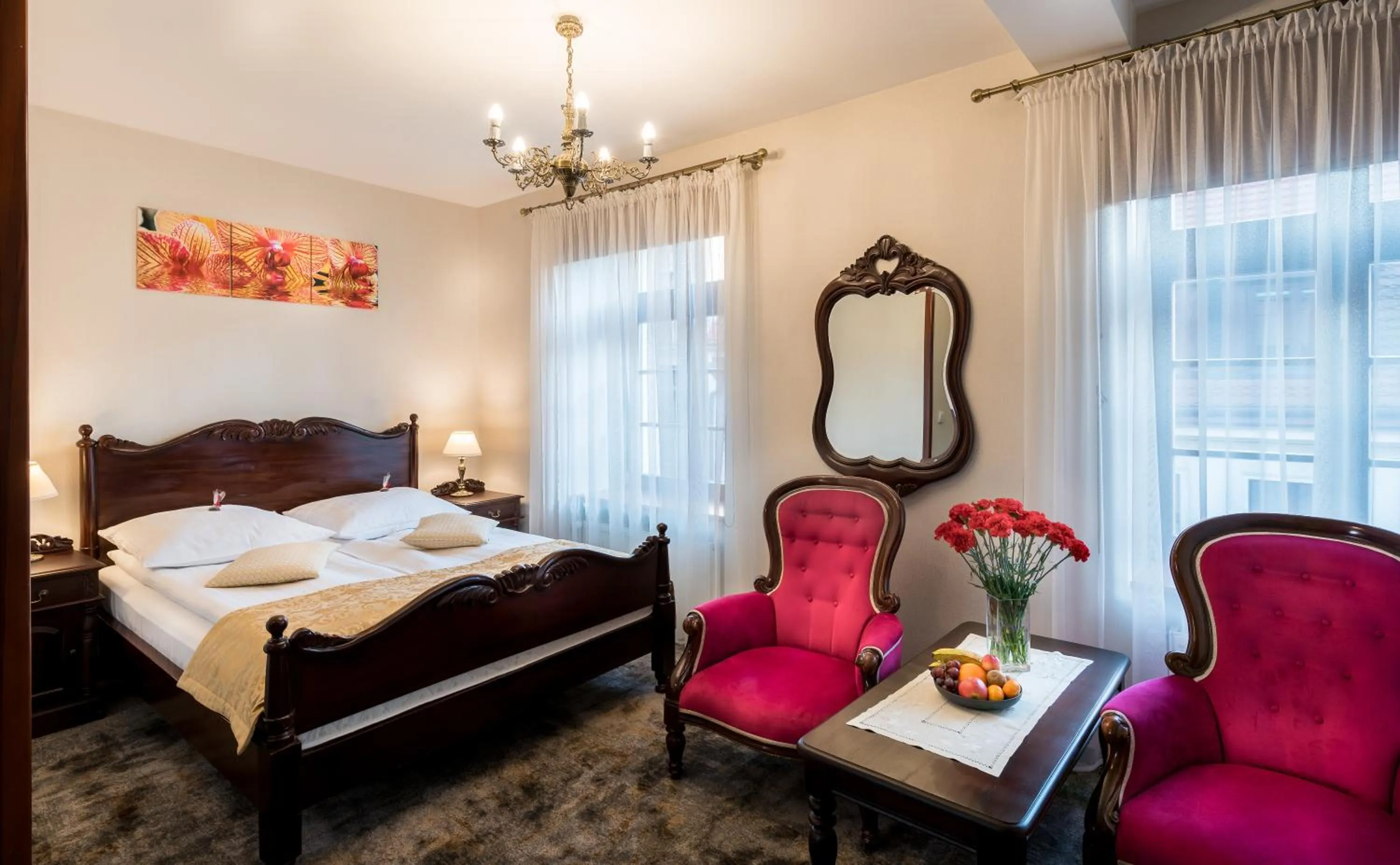 Photo of the whole room, Bed in Gotyk