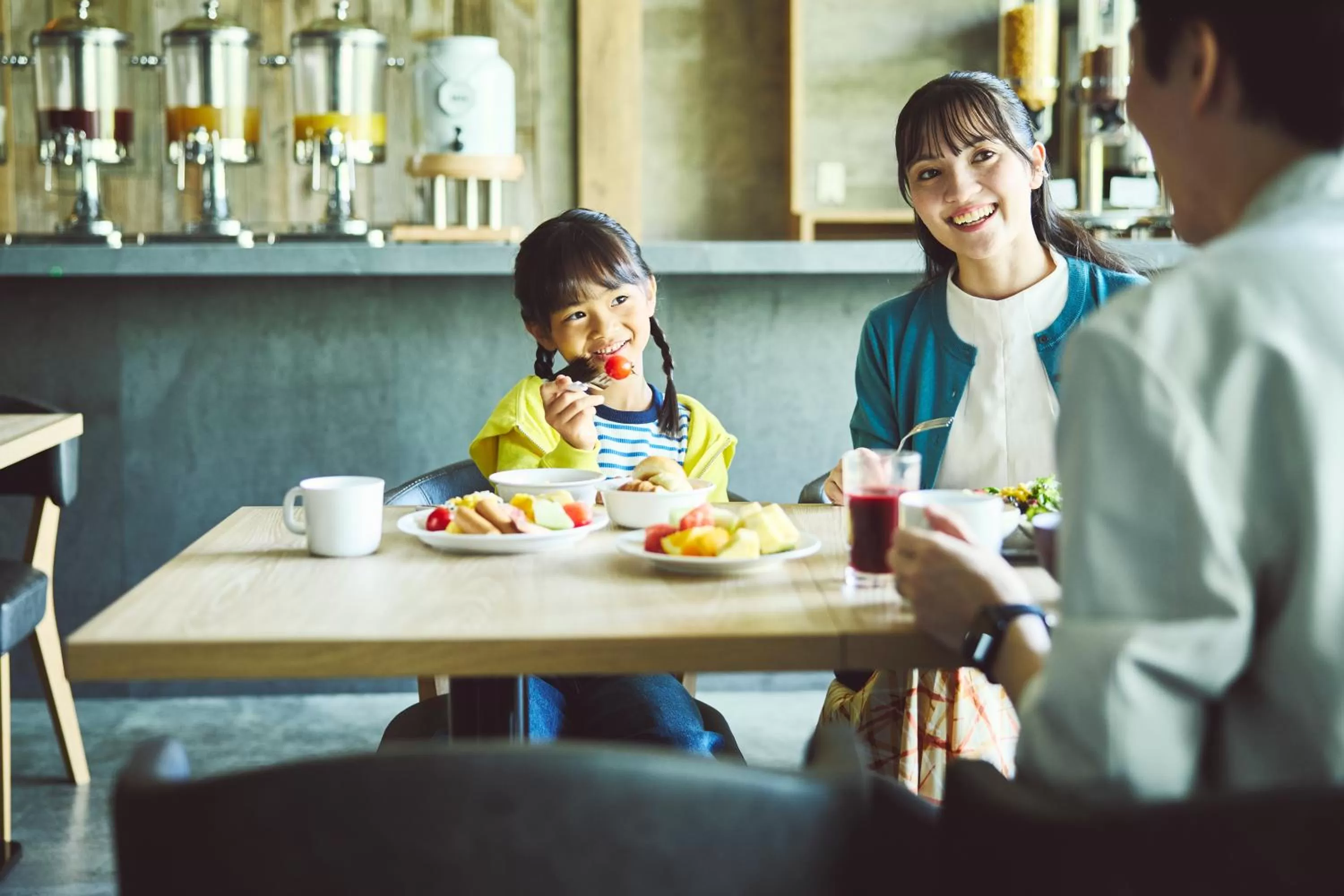 Restaurant/places to eat in Holiday Inn Express Osaka City Centre- Midosuji by IHG