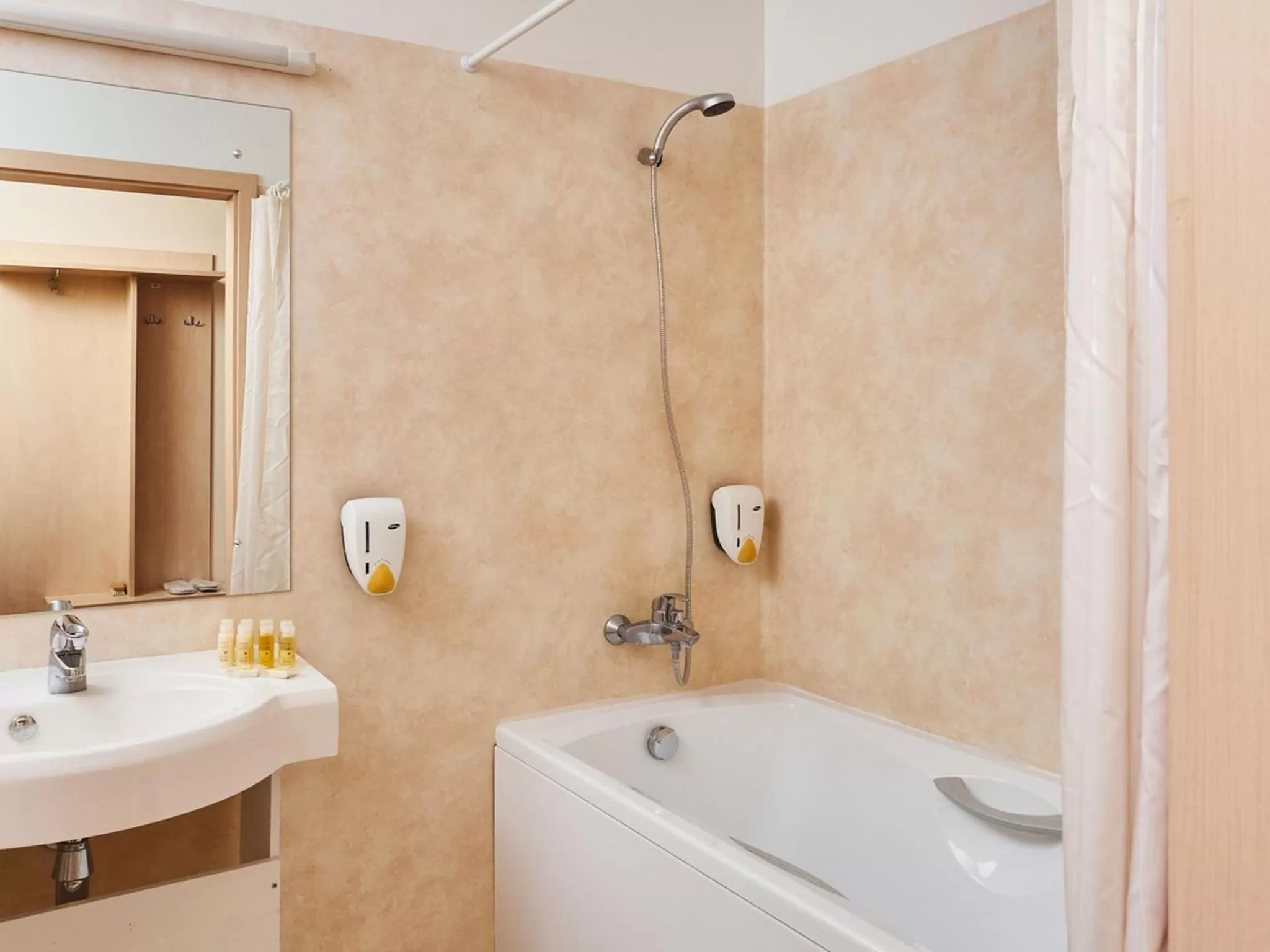 Bathroom in Rija Bauska Hotel