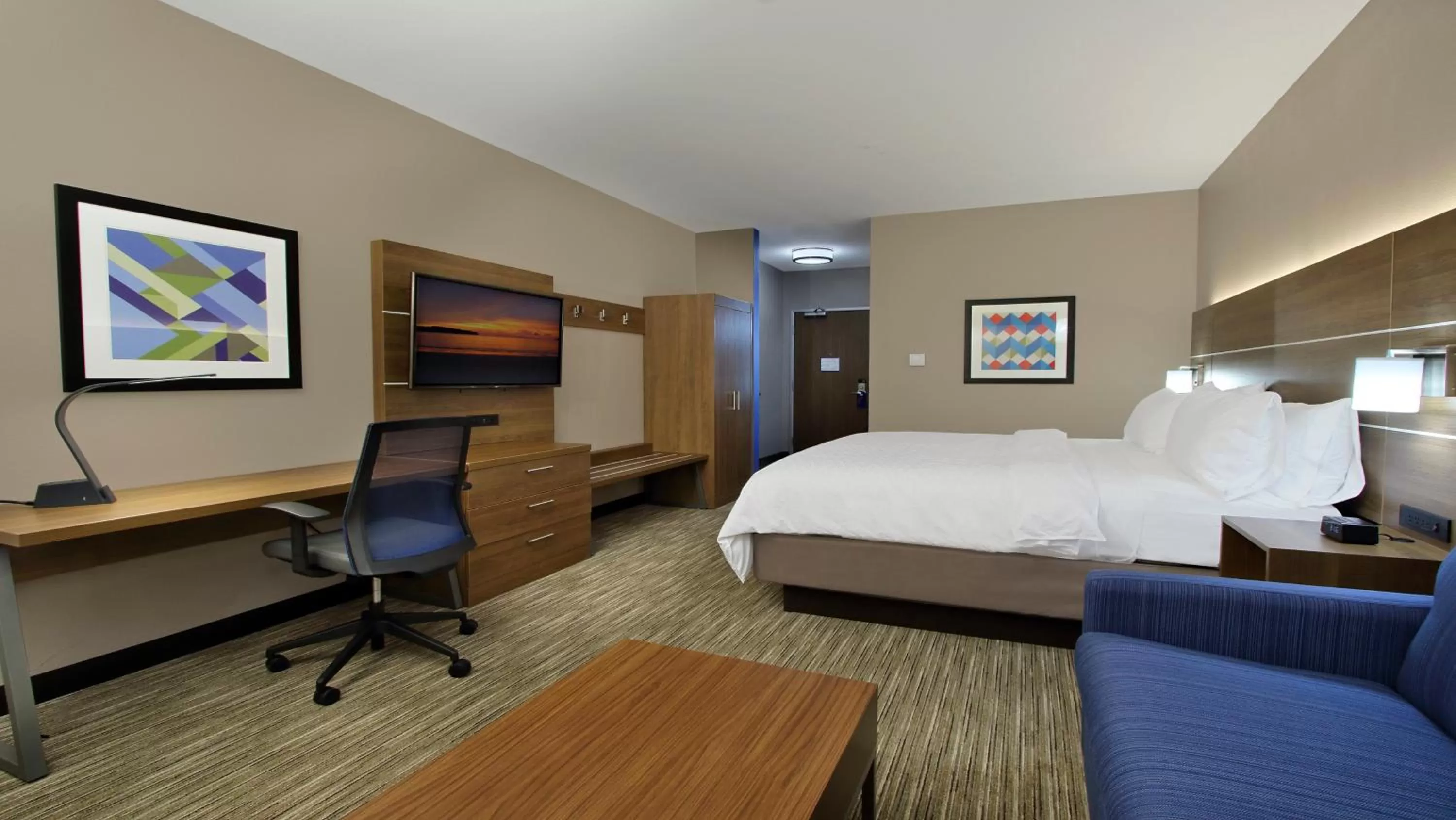 Photo of the whole room, Bed in Holiday Inn Express & Suites Dallas Frisco NW Toyota Stdm by IHG