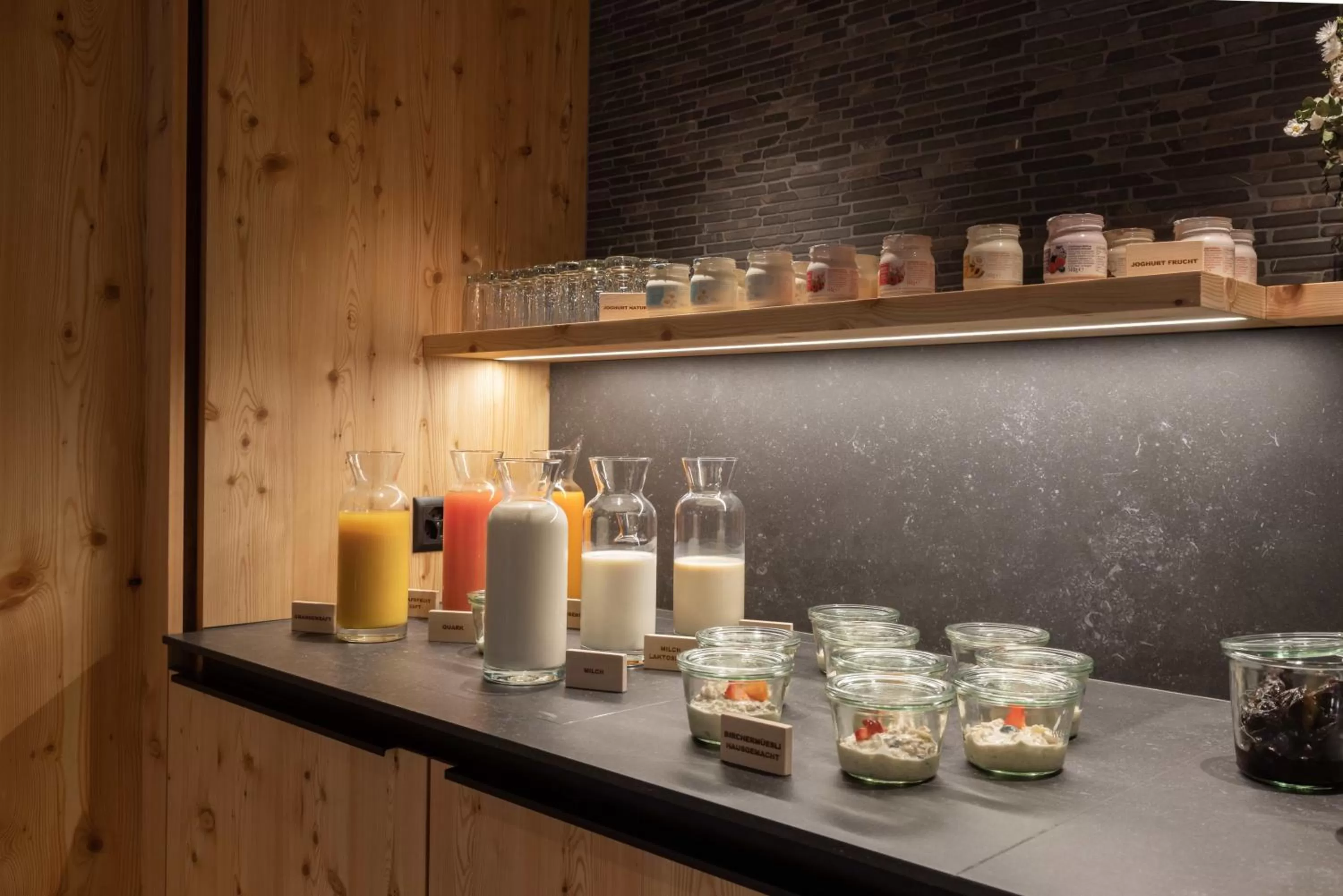 Breakfast in Hotel Garni Chesa Mulin