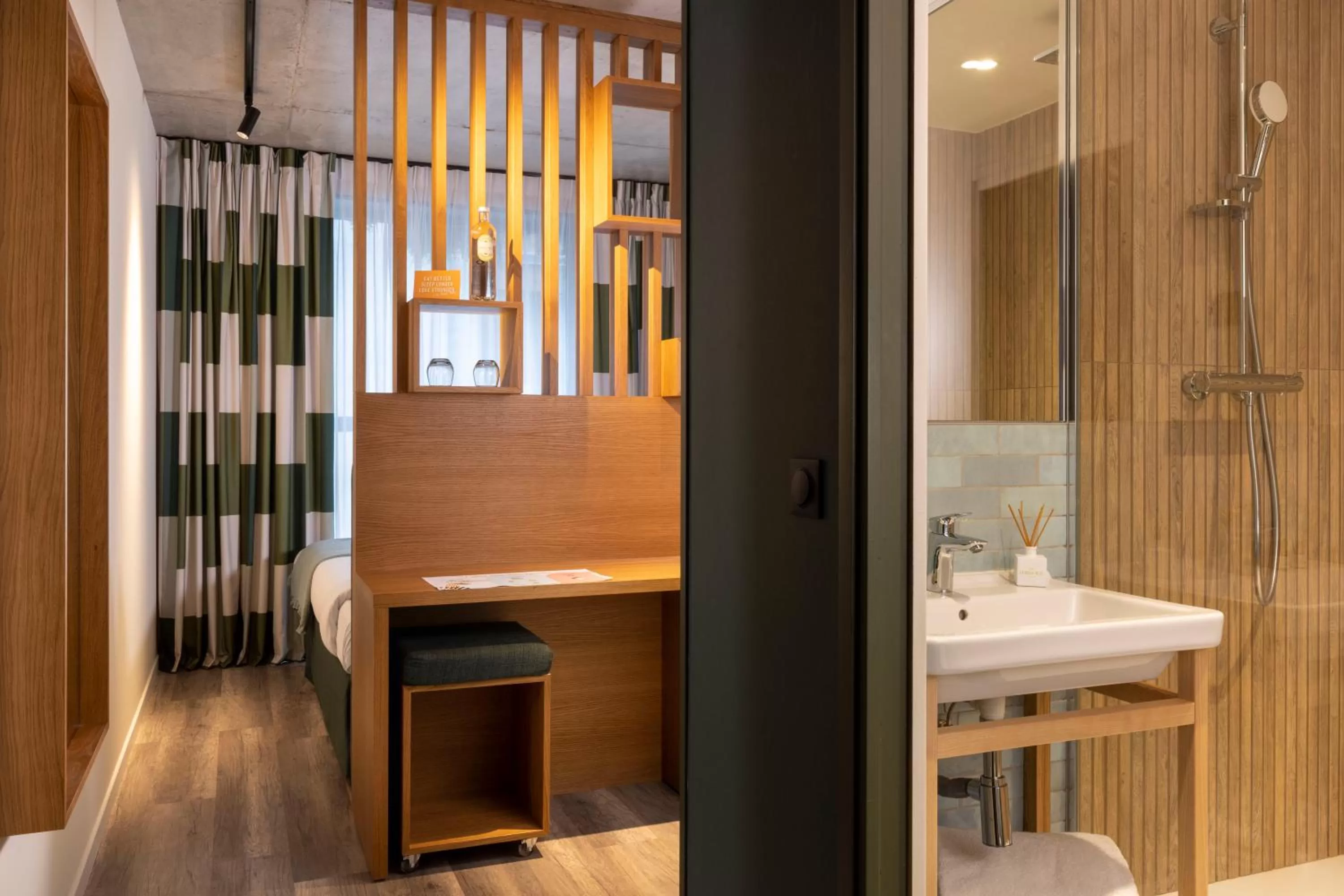 Photo of the whole room in La Belle Ville